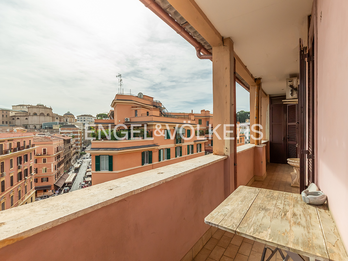 Enchanting penthouse with panoramic terrace overlooking the Vatican Museums