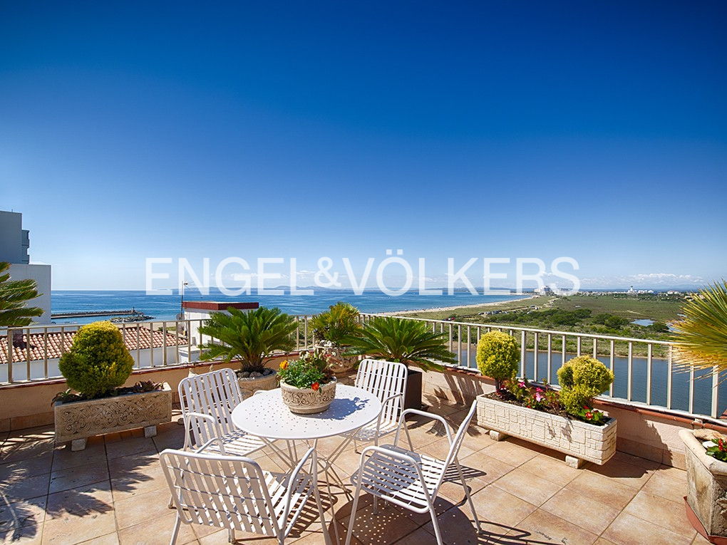 Spectacular Penthouse with Two Boat Moorings, Parking, and Dream Views in Santa Margarita, Roses