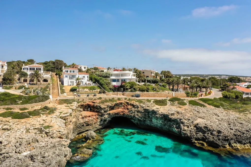 Holiday rental - Beautiful seafront villa with direct sea access in Punta Prima, Menorca