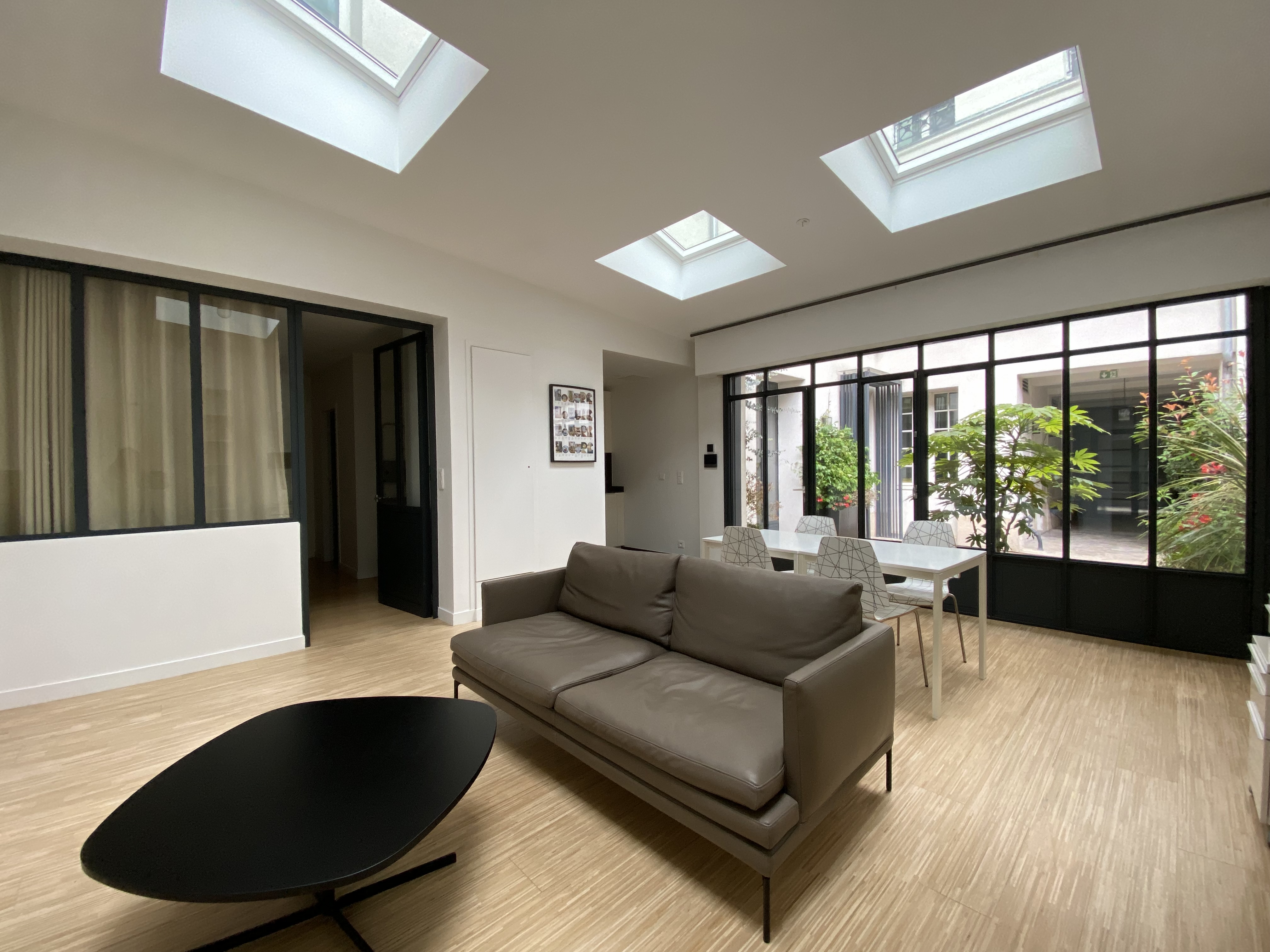 Bright Single-Level Loft – 1 Bedroom – Poissonnière
