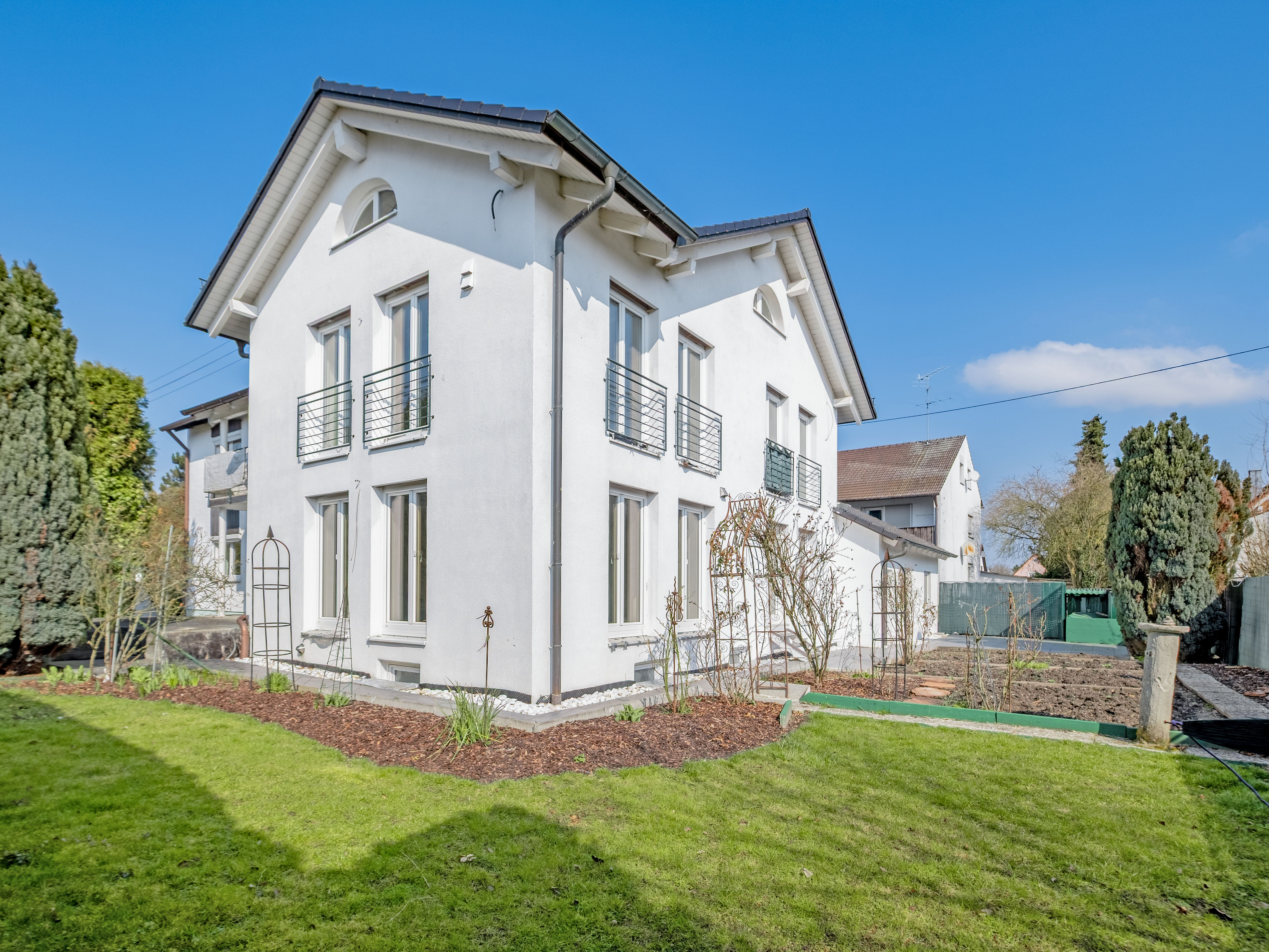 Vielseitiges Zweifamilienhaus mit Ausbaupotenzial