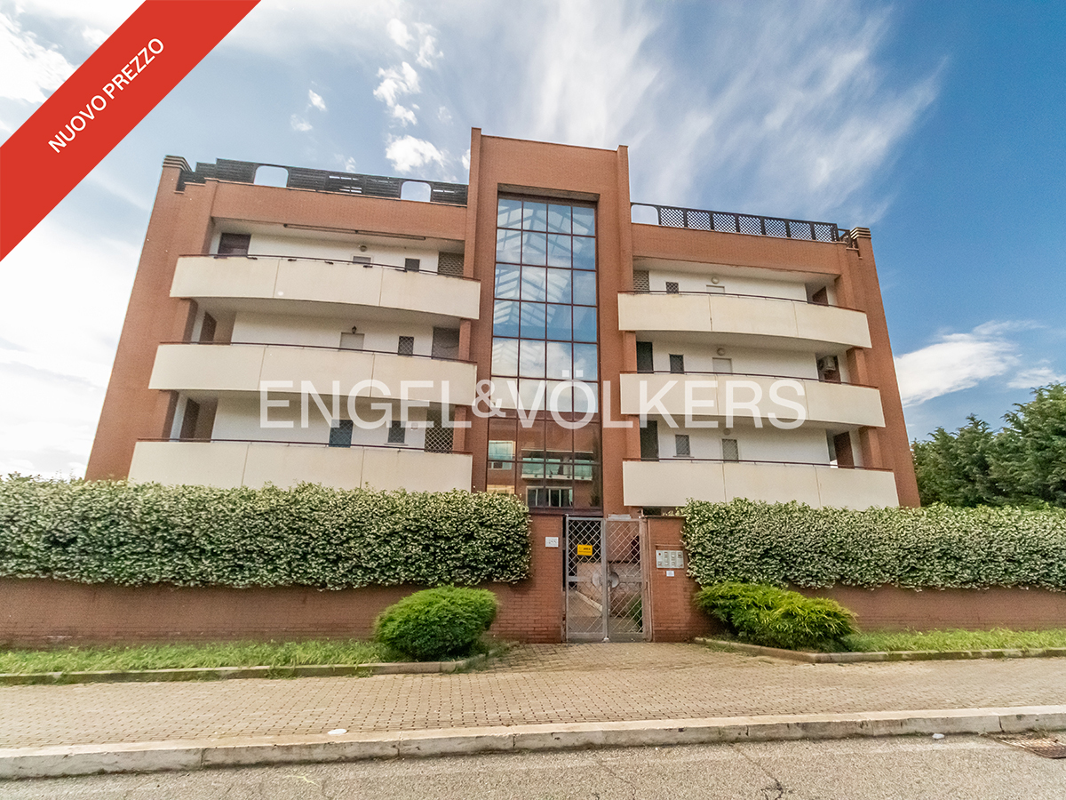 Bright three-room apartment with garage and cellar in the Tiburtina area