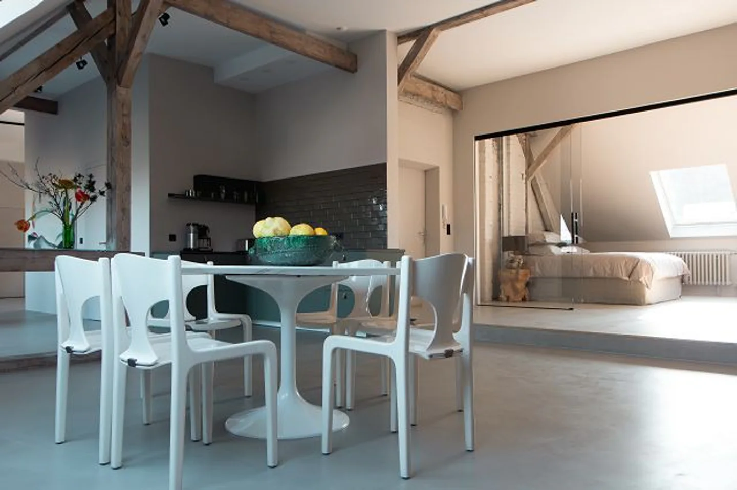 STADTFLUCHT: Exklusives, möbliertes Studio mit modernem Design - Photo 5