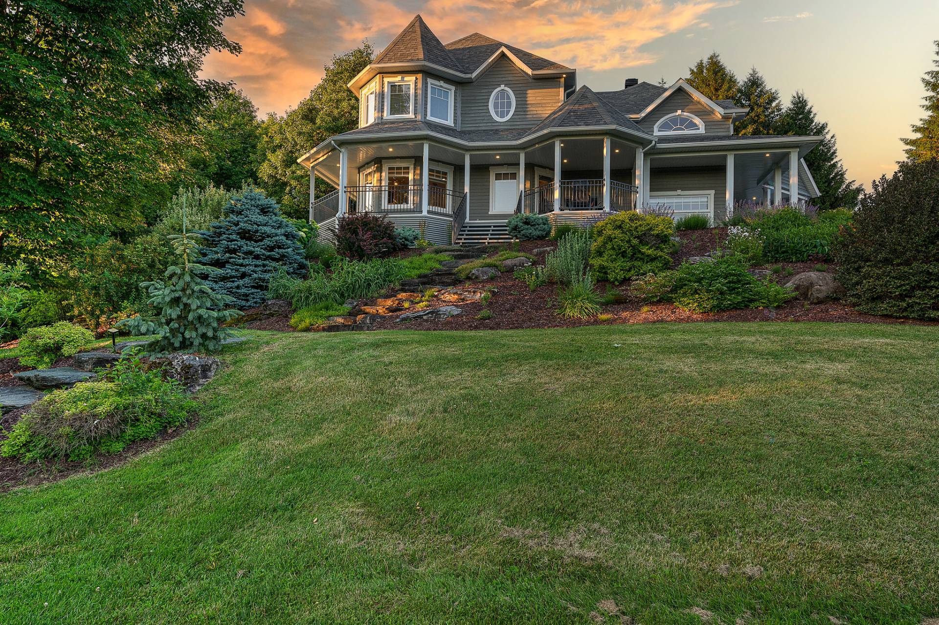 A haven of peace with direct  lake access
