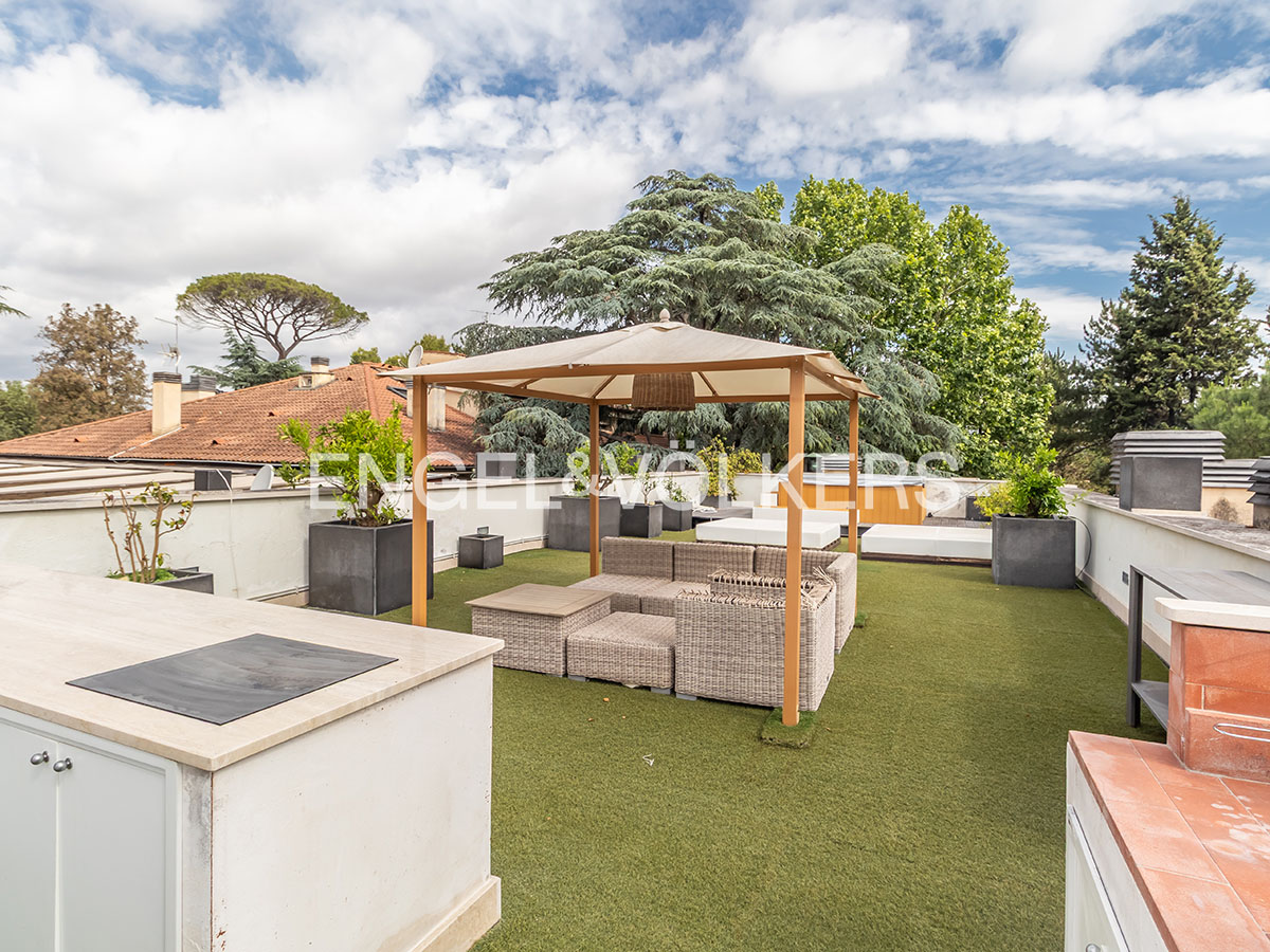 Camilluccia: prestigious spacious apartment with huge living area and terrace with Jacuzzi