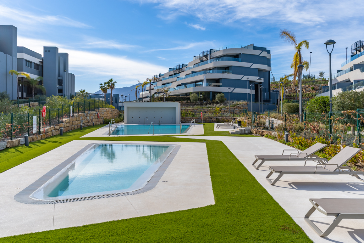 3-bedroom ground floor apartment with garden in Estepona