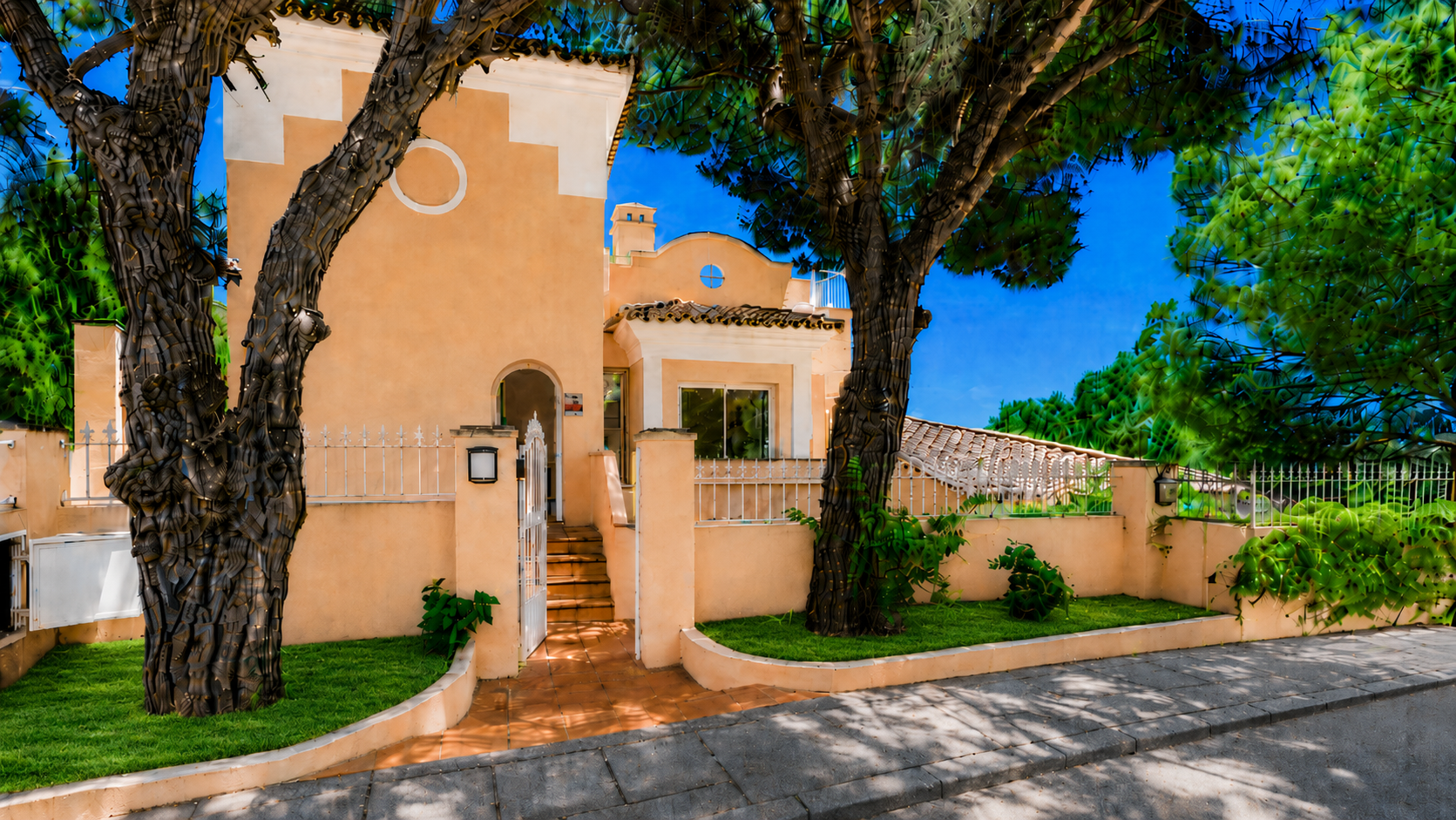 Amplia villa en Elviria, cerca de todos los servicios
