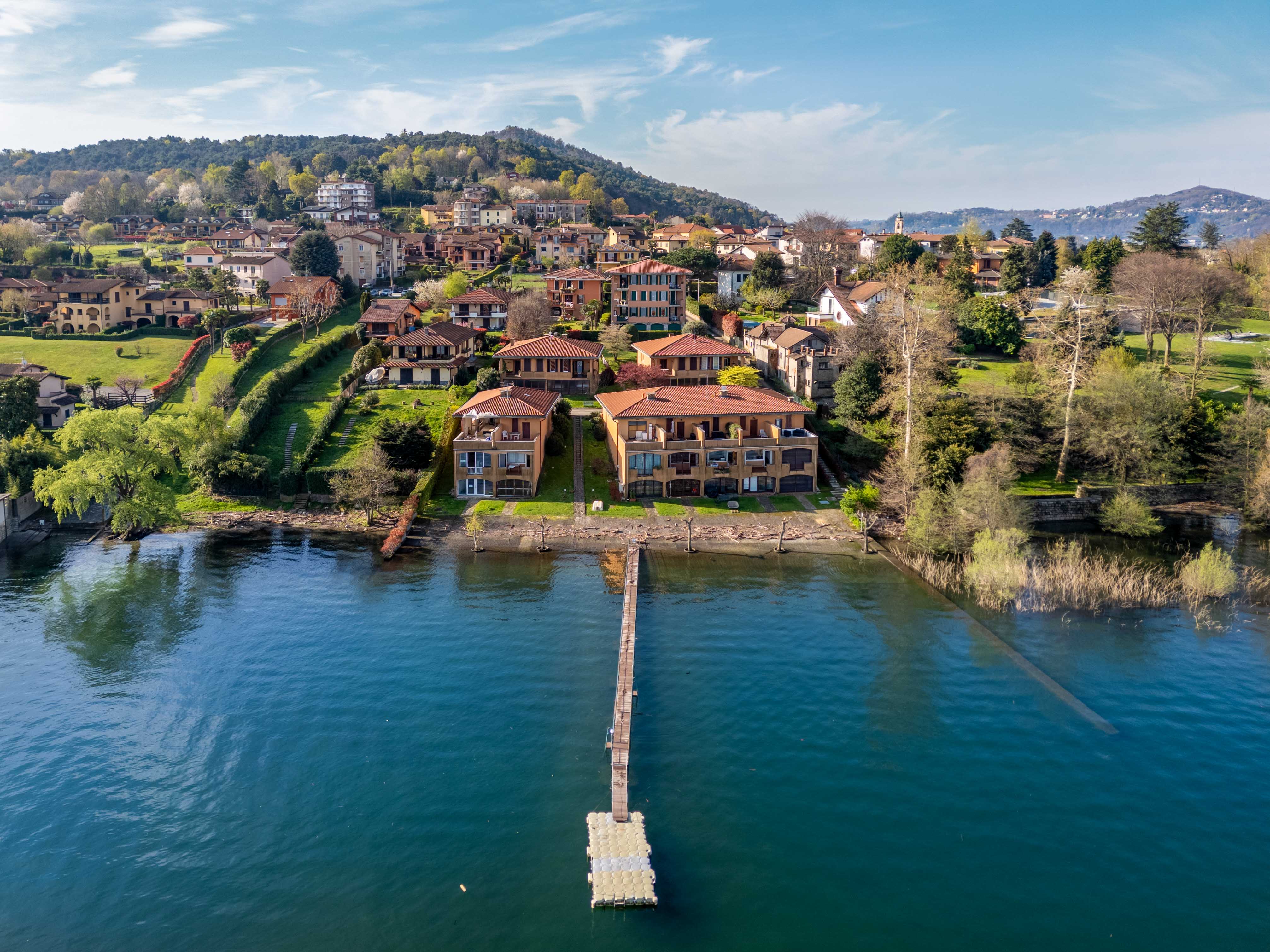 Lake access with enchanting view in Ranco