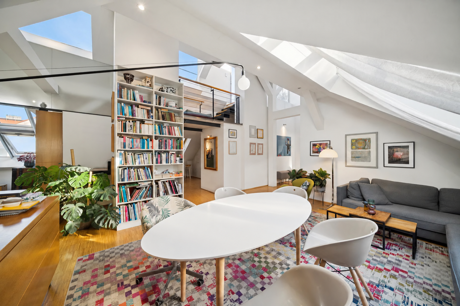 Characterful attic loft with 5 rooms, a large roof terrace, and impressive ceiling height