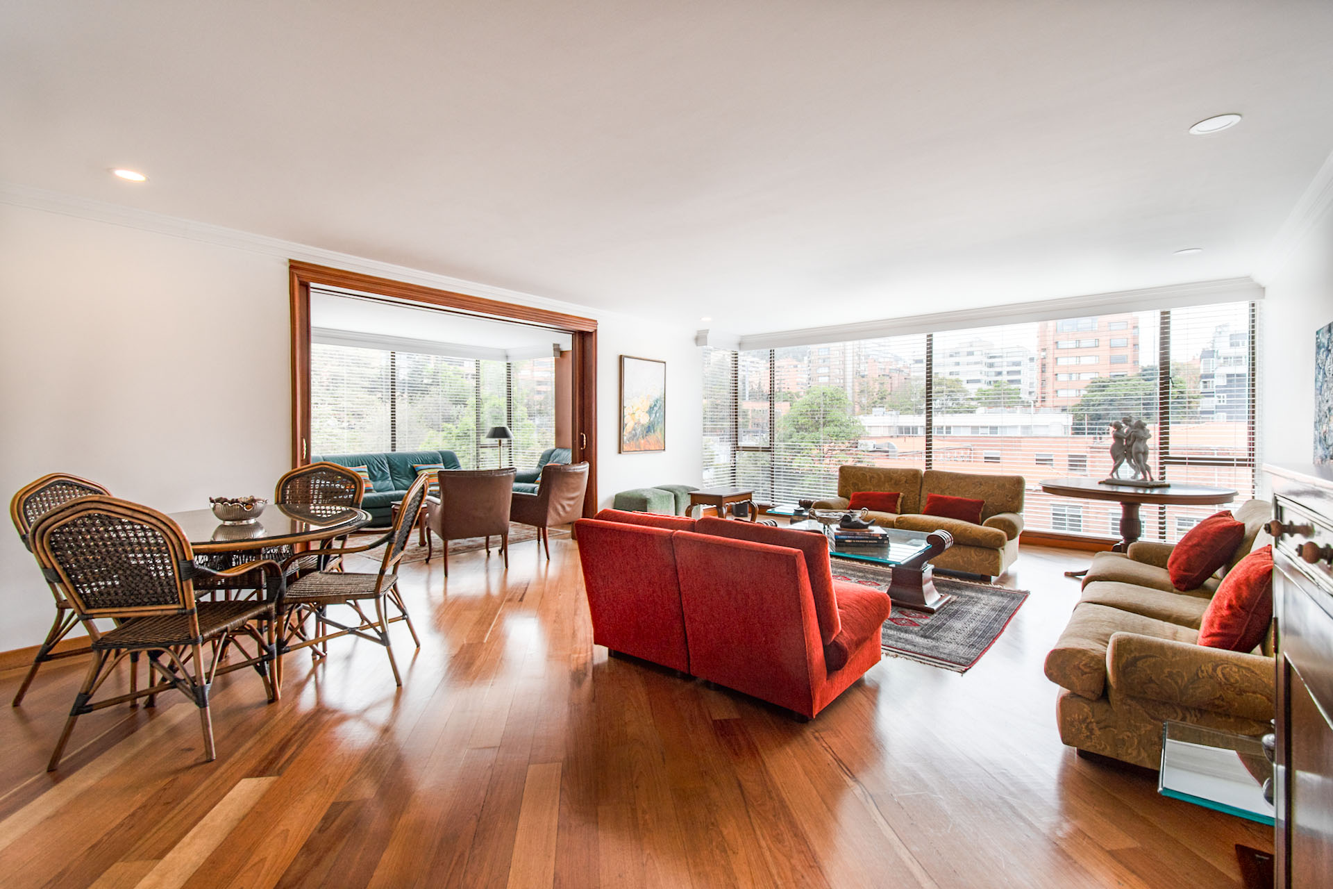 Amplio apartamento para venta en la Cabrera