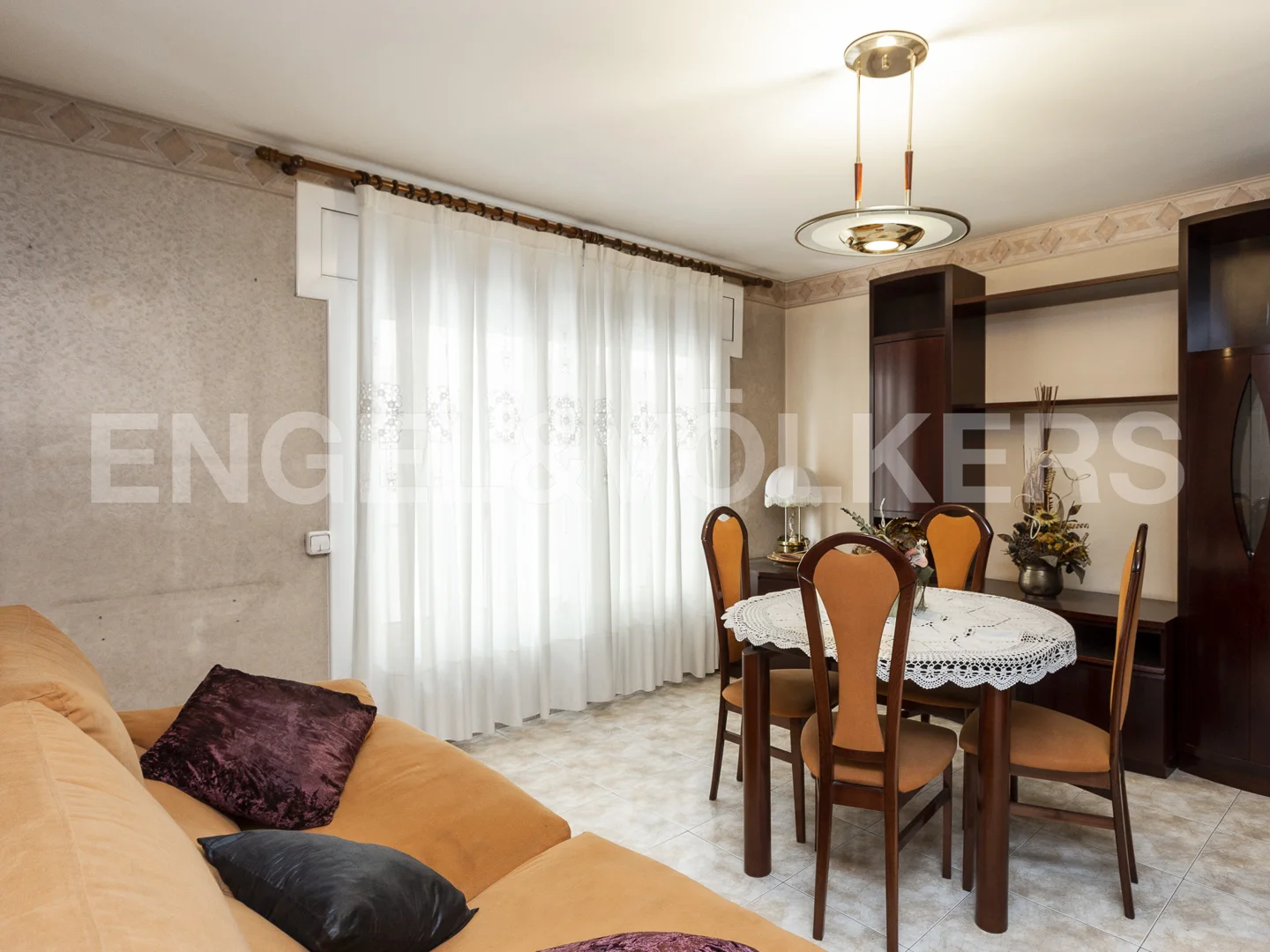 Central apartment in Manresa with patio
