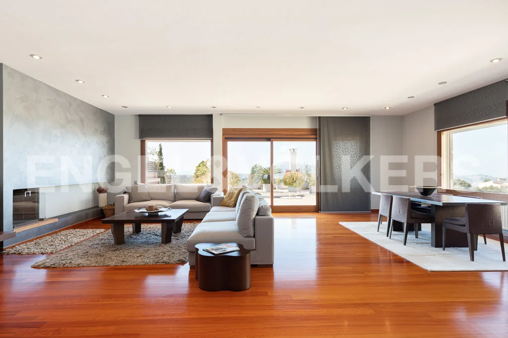 Dazzling maisonette with 360° view