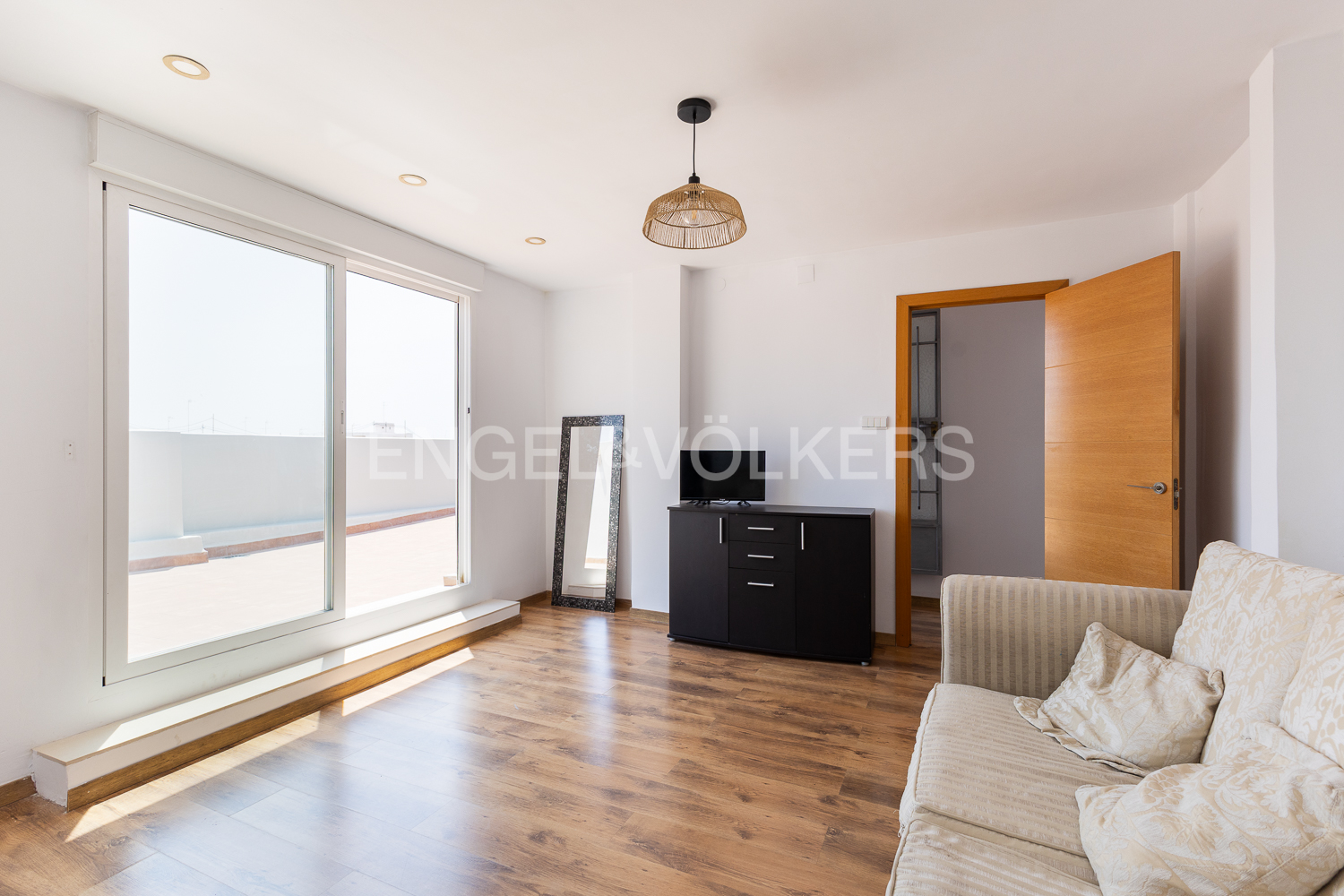 Exclusive Apartment with 40m² Terrace on Avinguda de Campanar, Valencia: Comfort in the Mediterranean Heart