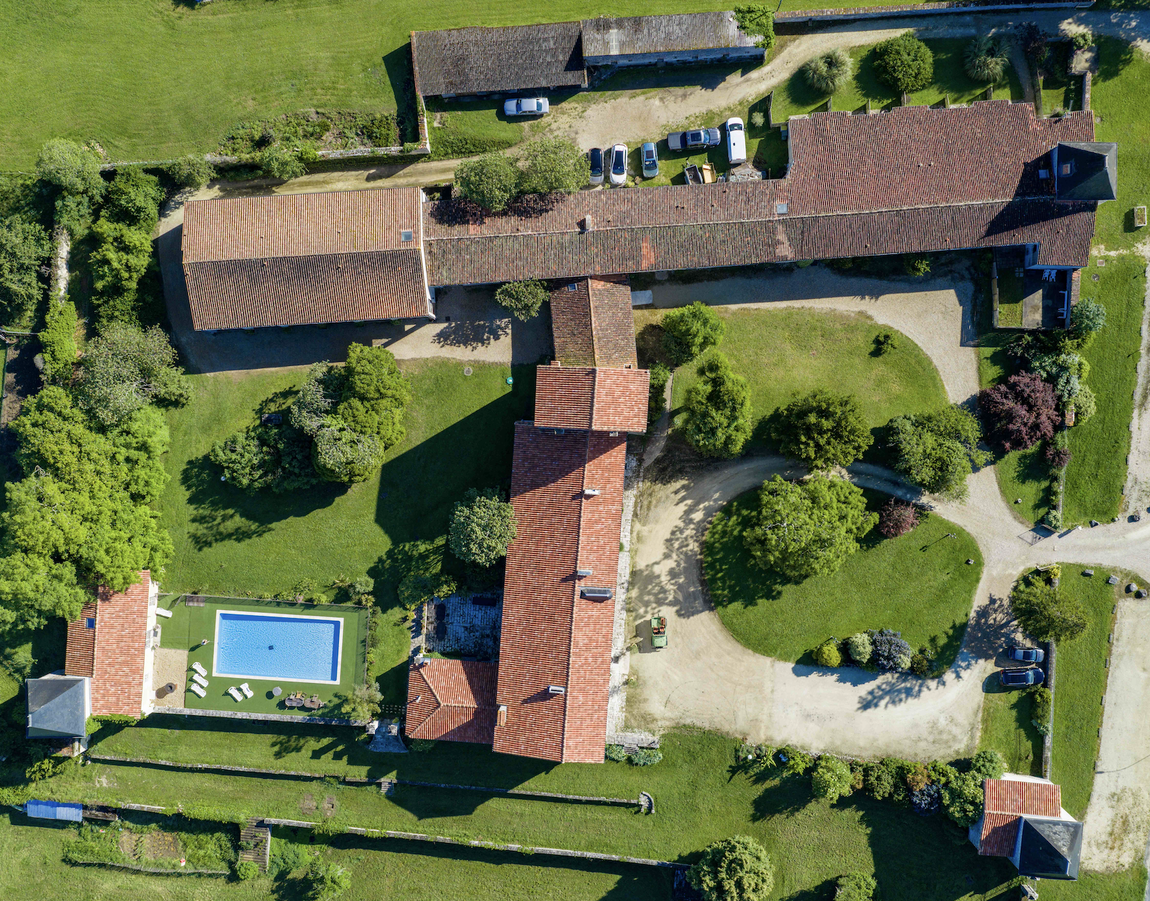Château exclusif – Ensemble de caractère avec chambres, dépendances et fort potentiel d’accueil
