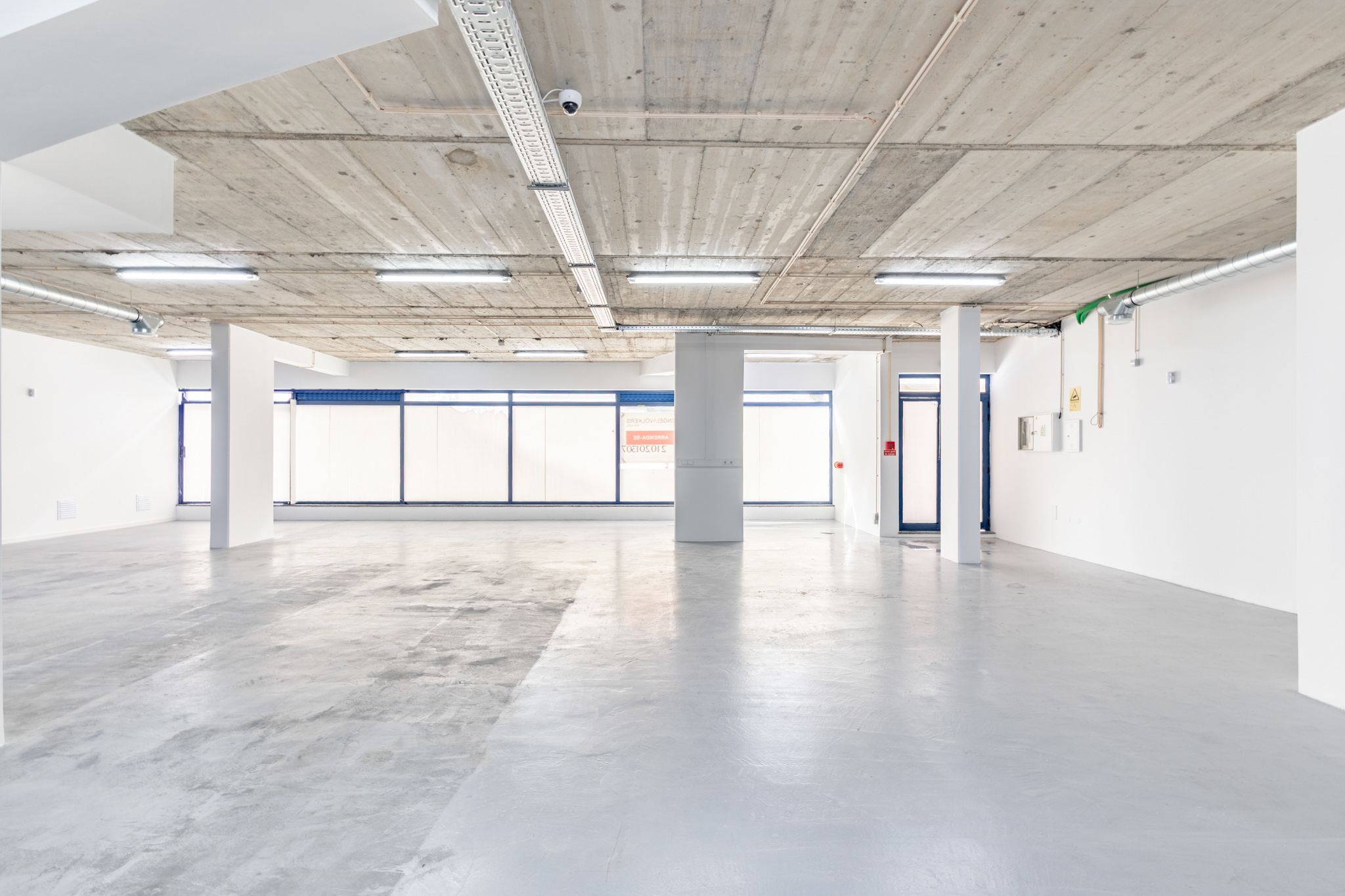 Spacious store with  parking