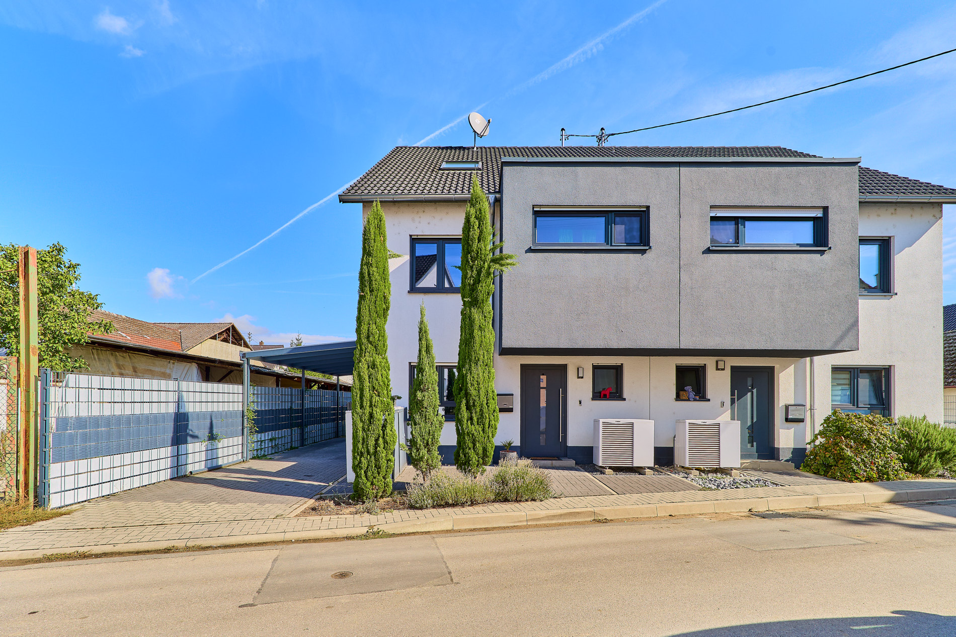 Modernes Niedrigenergiehaus mit hochwertiger Ausstattung zum einziehen!