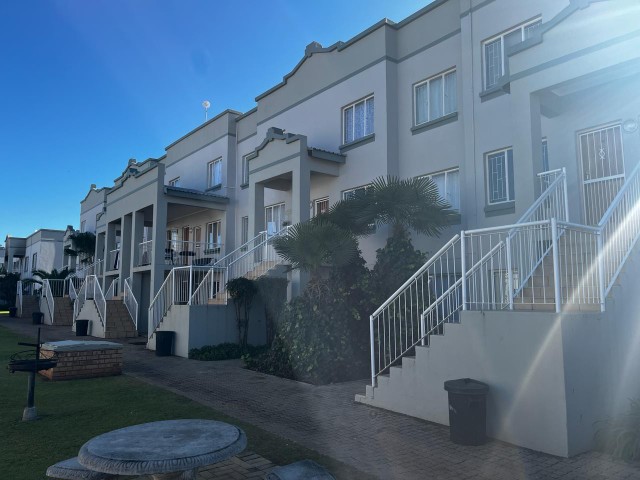 To Share Spacious 2 Bedroom Apartment Close to NWU