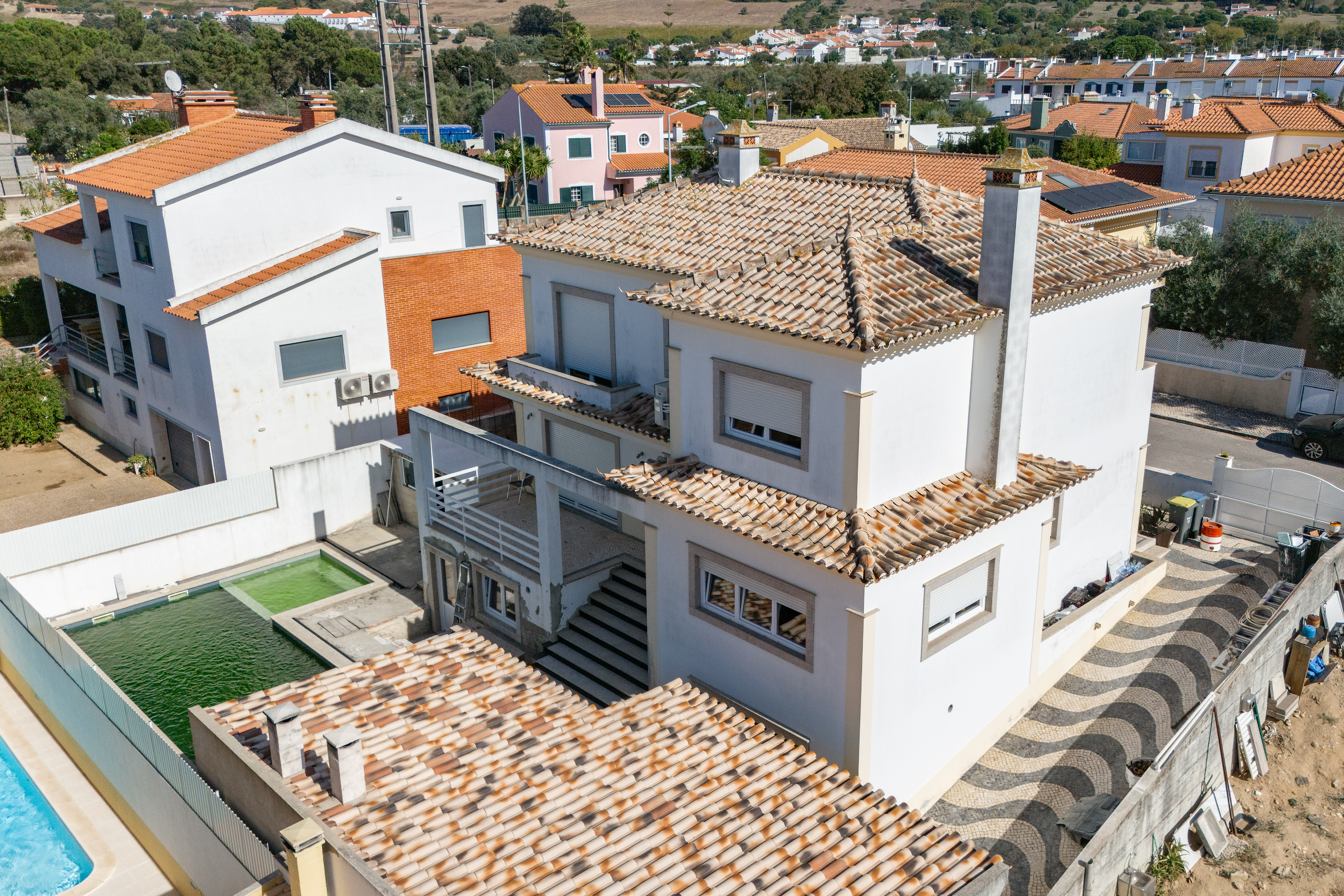 House with Pool and Jacuzzi in Azeitão — Privacy and Quality of Life
