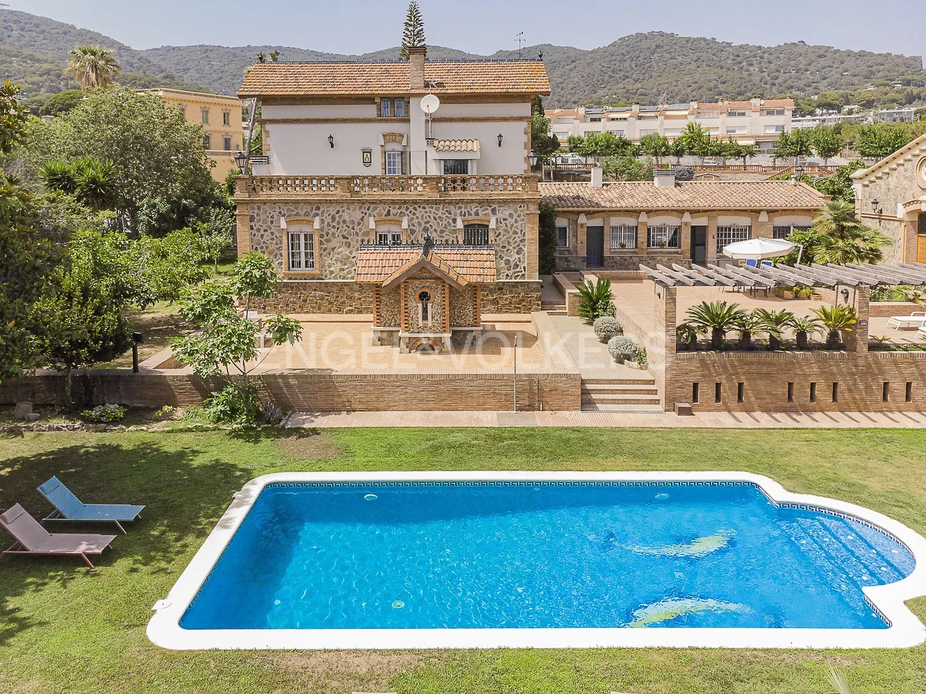 Spectacular villa from 1900 completely restored