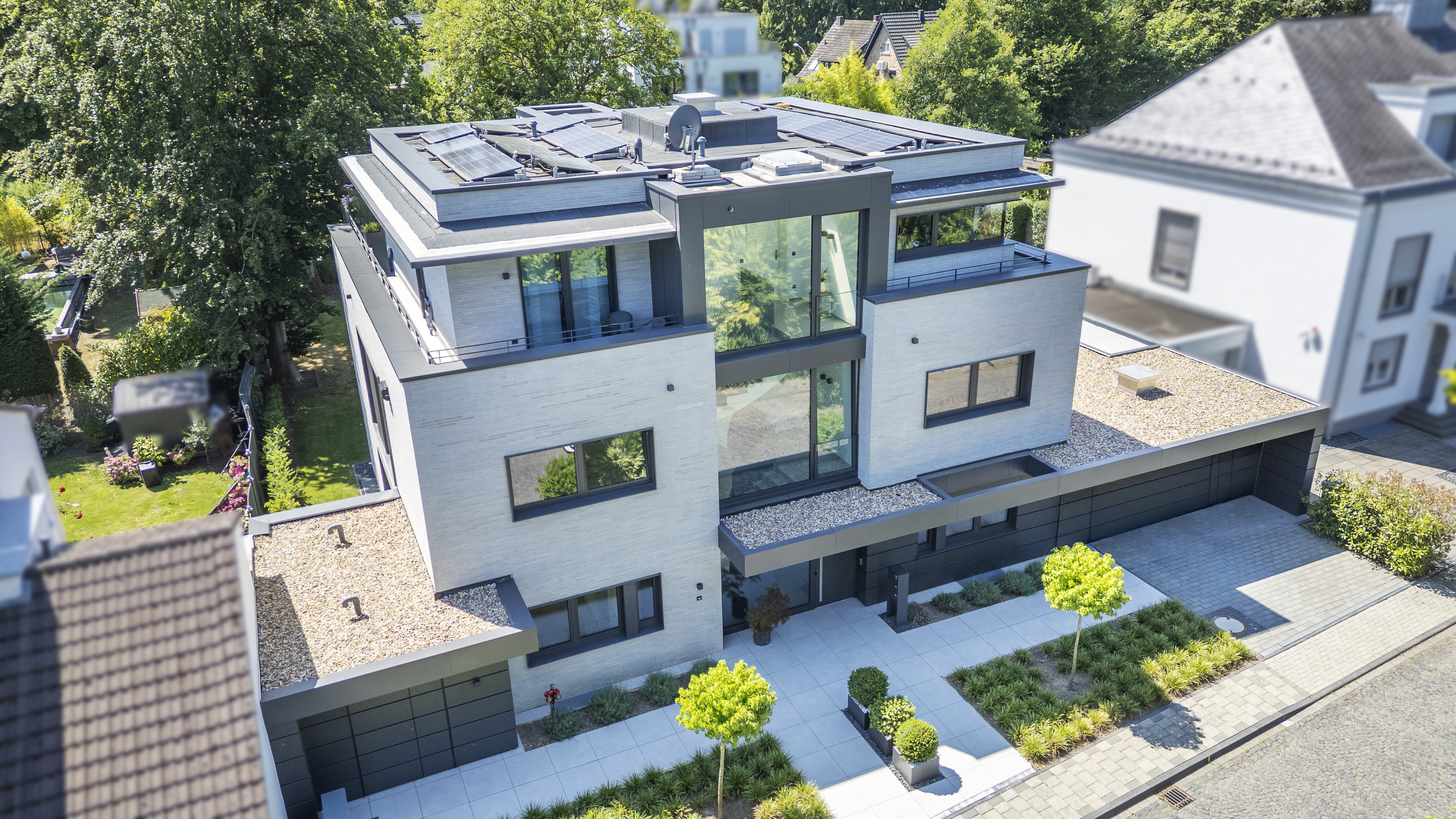 High-End-Residenz über zwei Ebenen mit privatem Süd-Gartenparadies