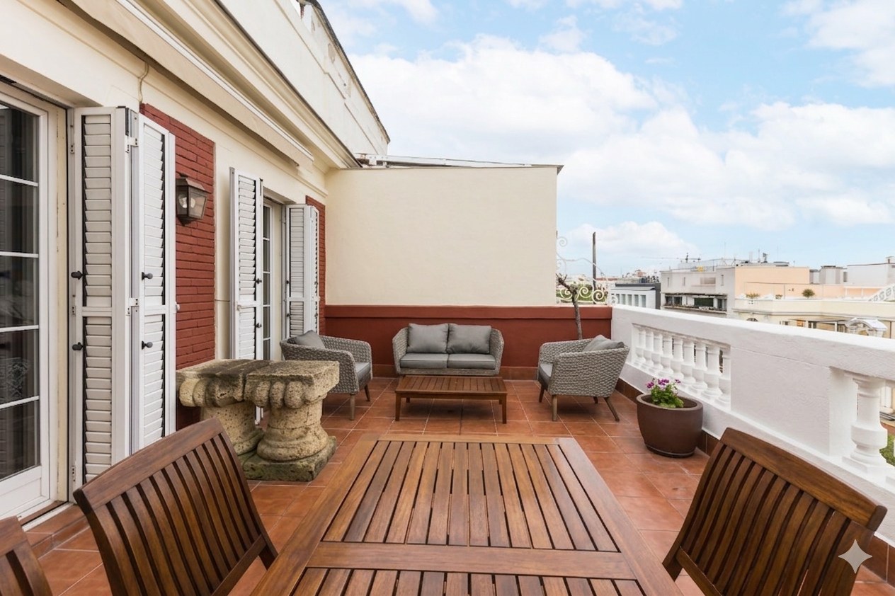 Elegancia y luz en Almagro: Ático clásico con terraza y vistas despejadas