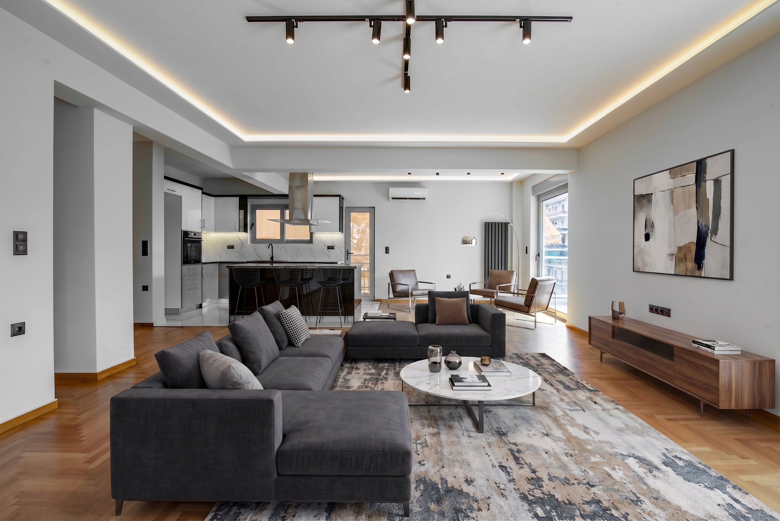 Sunny apartment near Floisvos’ Marina