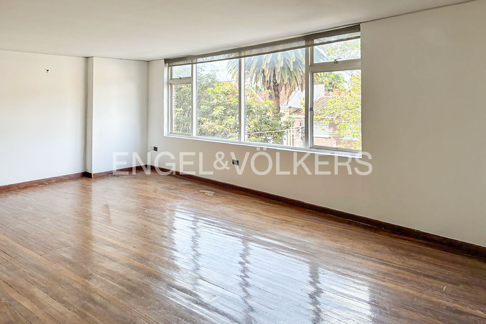 Amplio e iluminado apartamento para venta en Quinta Camacho