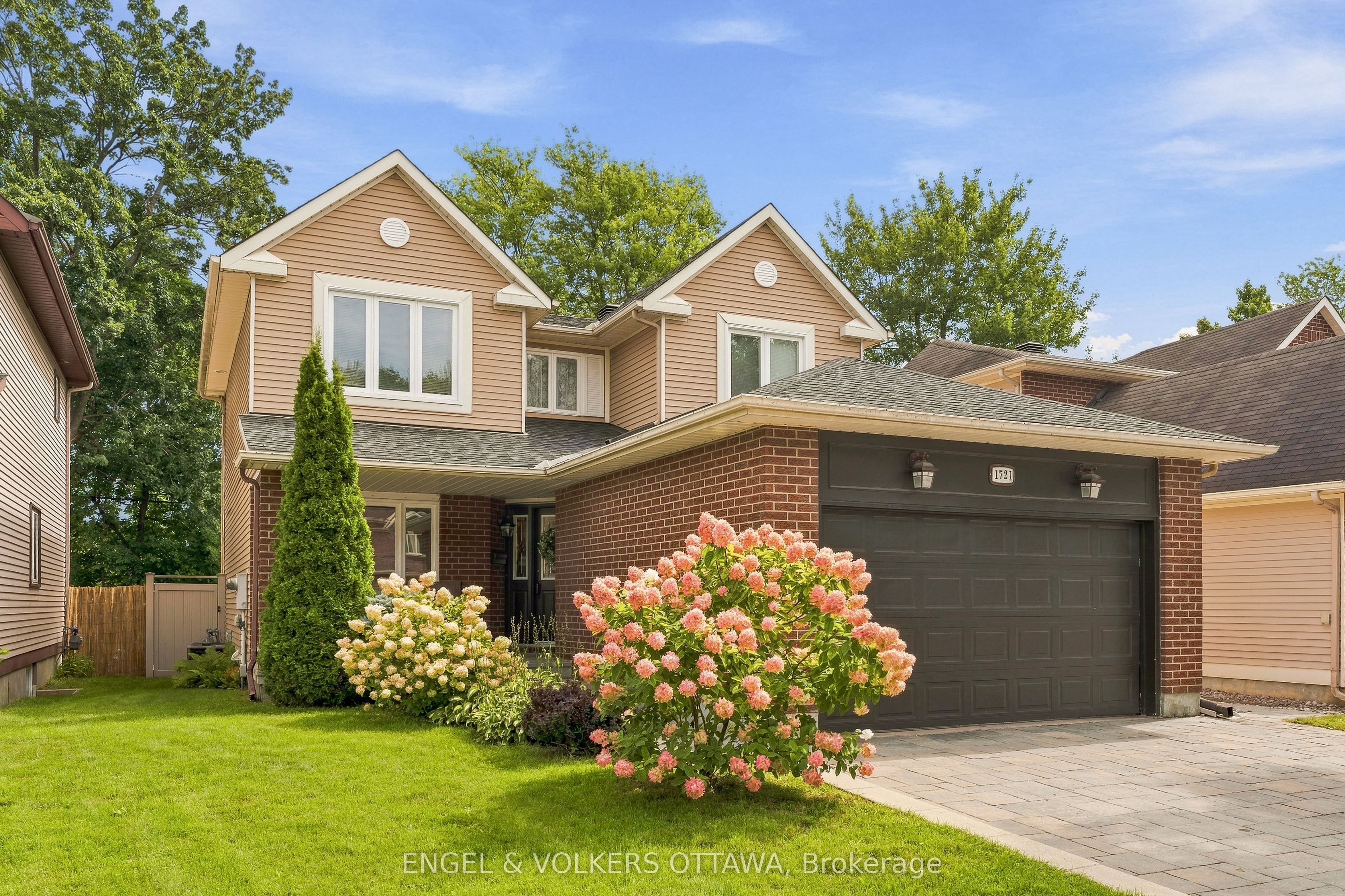 3+1 Bedroom single family home in Chapel Hill North!