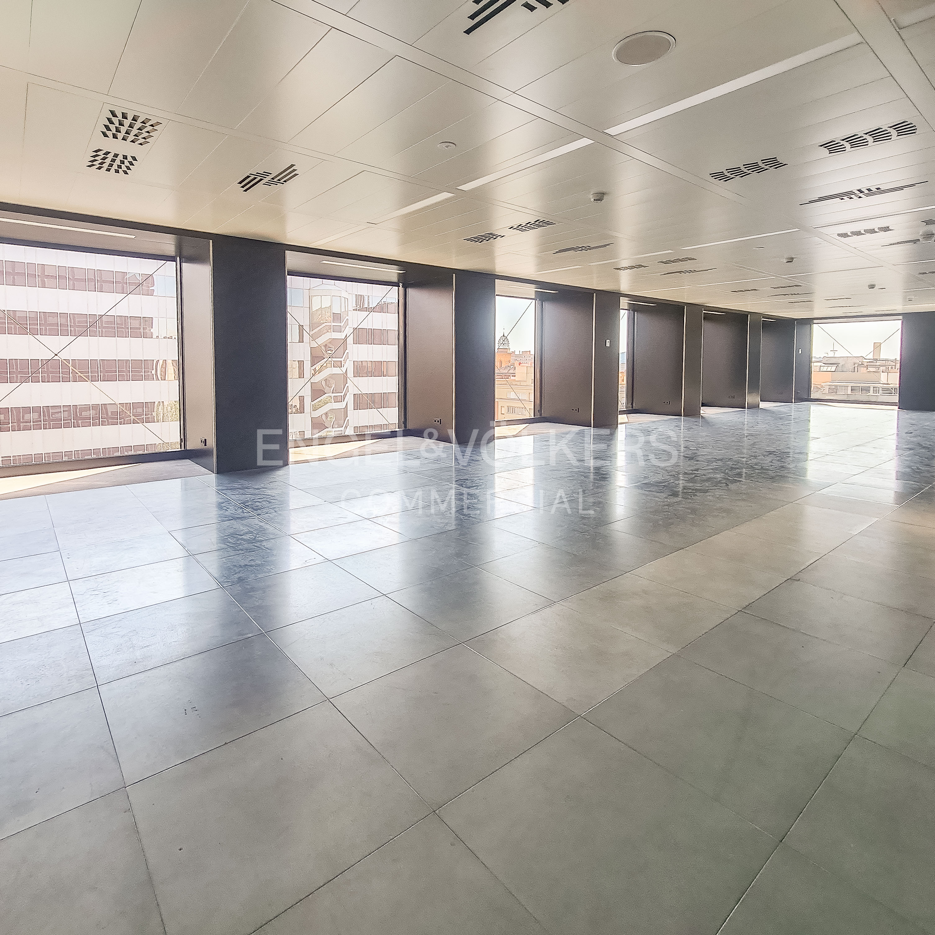 Edificio corporativo en Mª Cristina