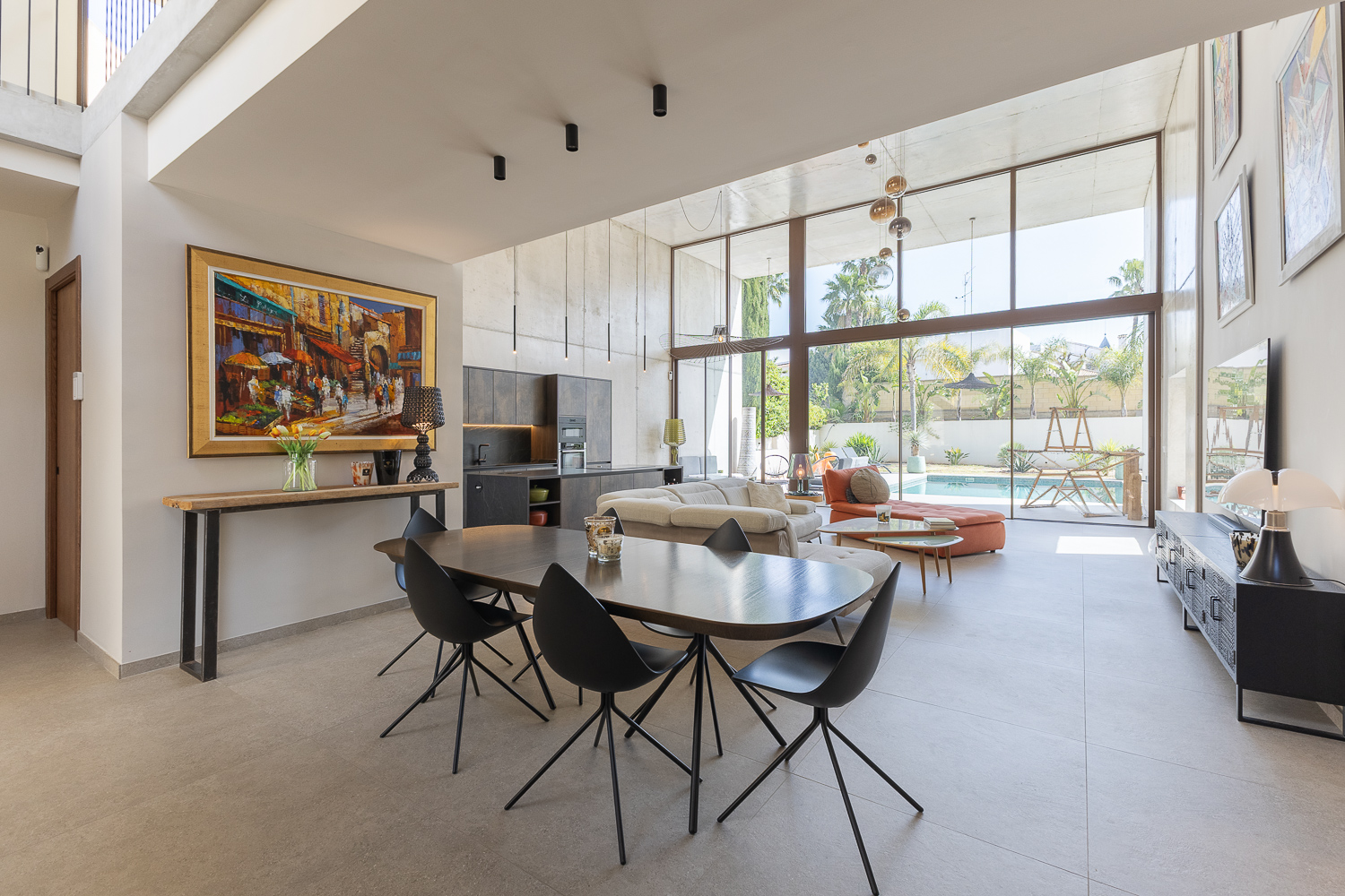 Modern single-family home in Montecañada