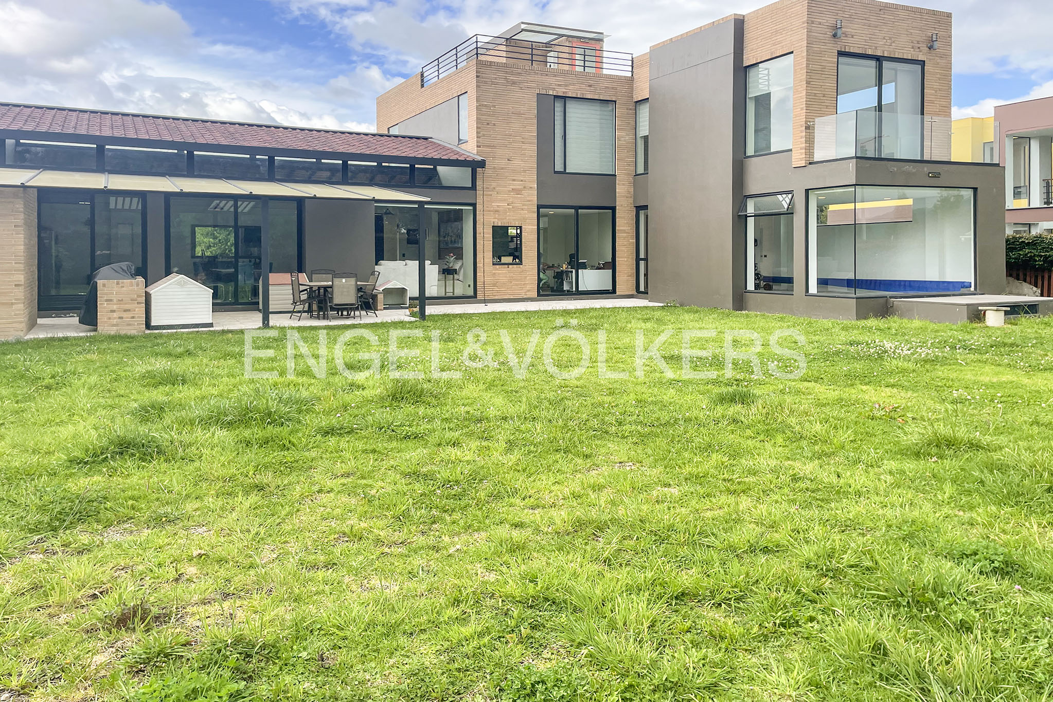 Casa campestre con piscina para venta en Chía