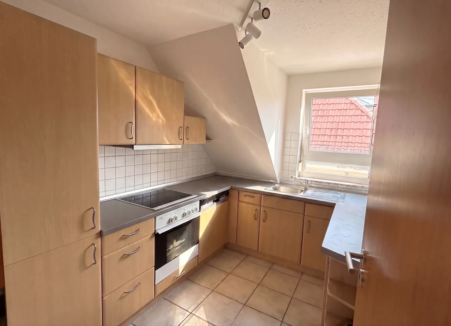 Lichtdurchflutete Maisonette in gefragter Lage - Photo 3