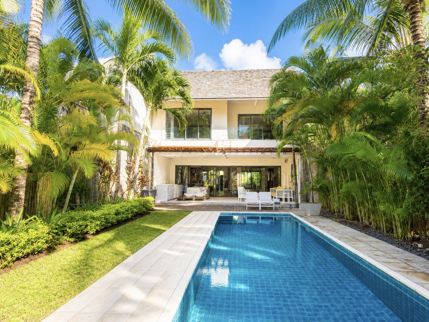 Luxury Townhouse with Private Pool & Golf Views in Anahita