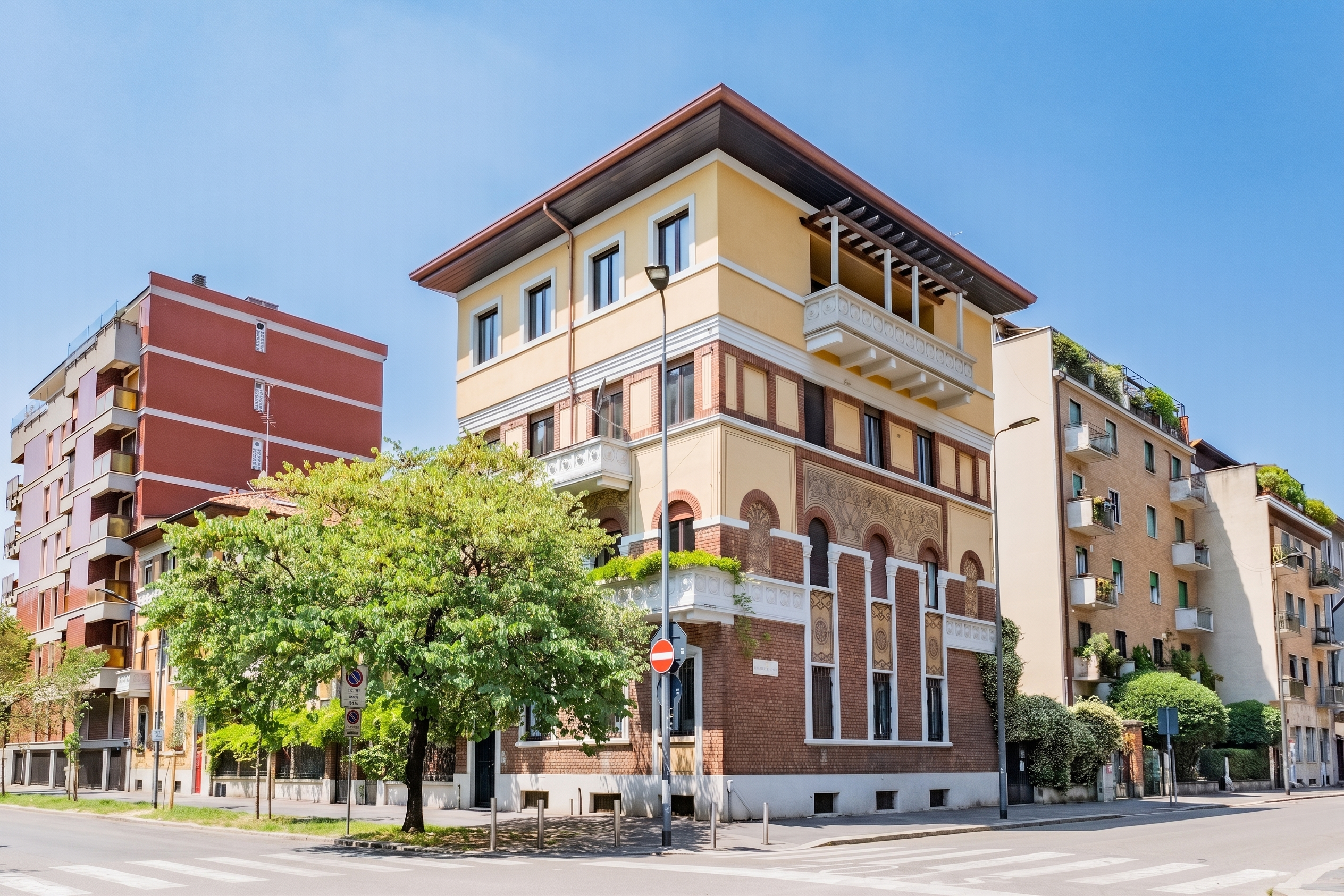 Fully renovated period villa with elevator, panoramic terrace and private garden