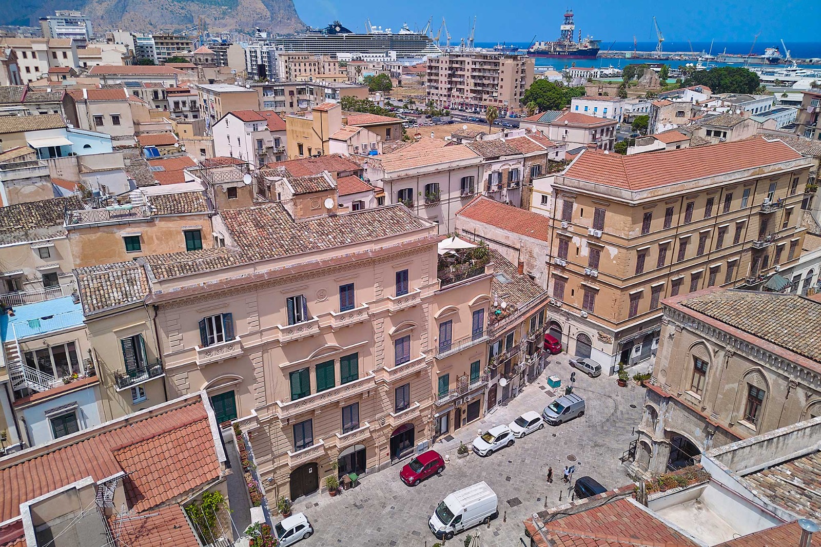 Prestigious 18th-century apartment
