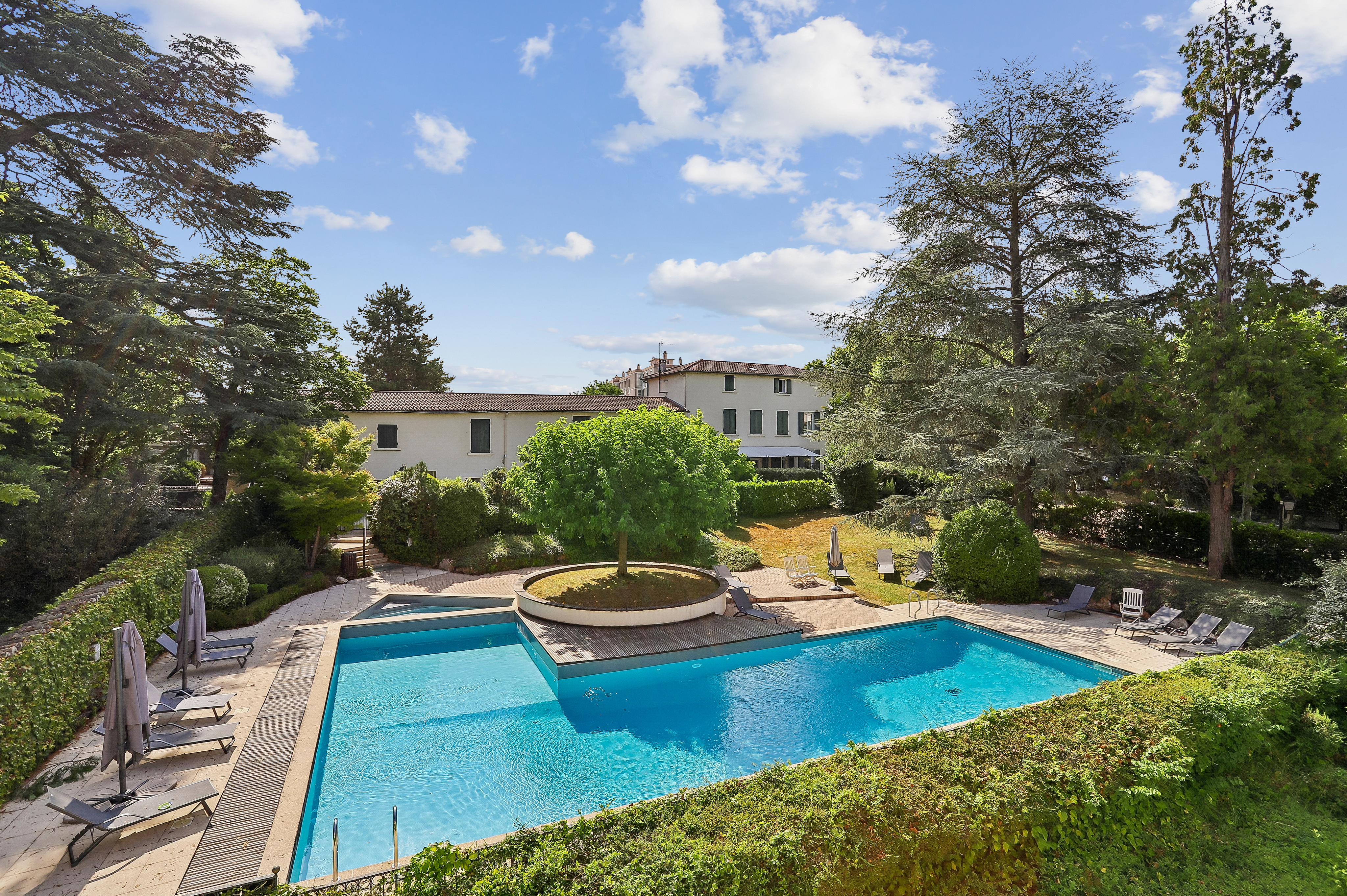 Caluire-et-Cuire – Character 197 m² apartment with terrace, view of the Monts d'Or, in an exclusive private residence