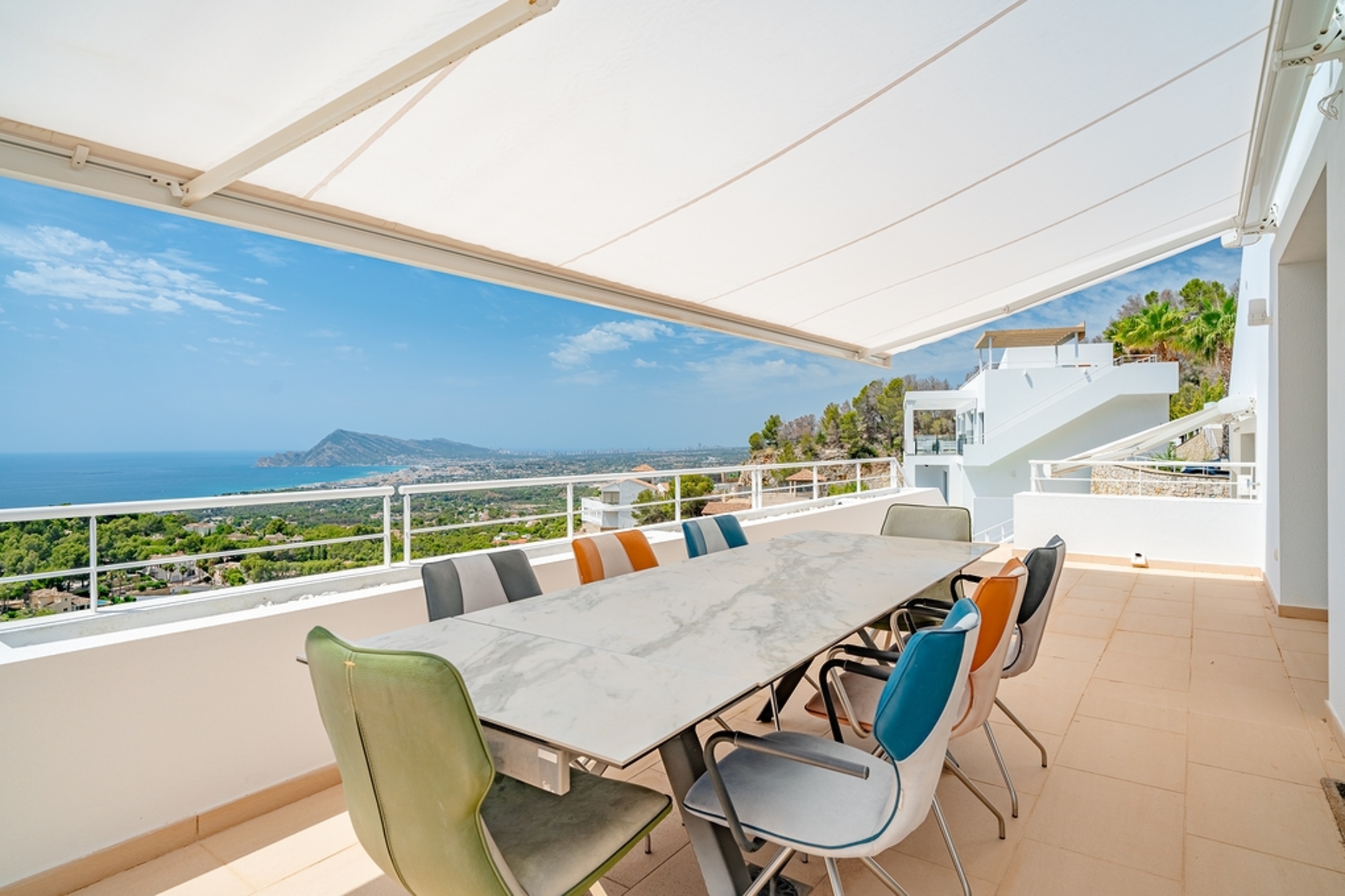 Sinfonía de luz: villa de diseño en Altea