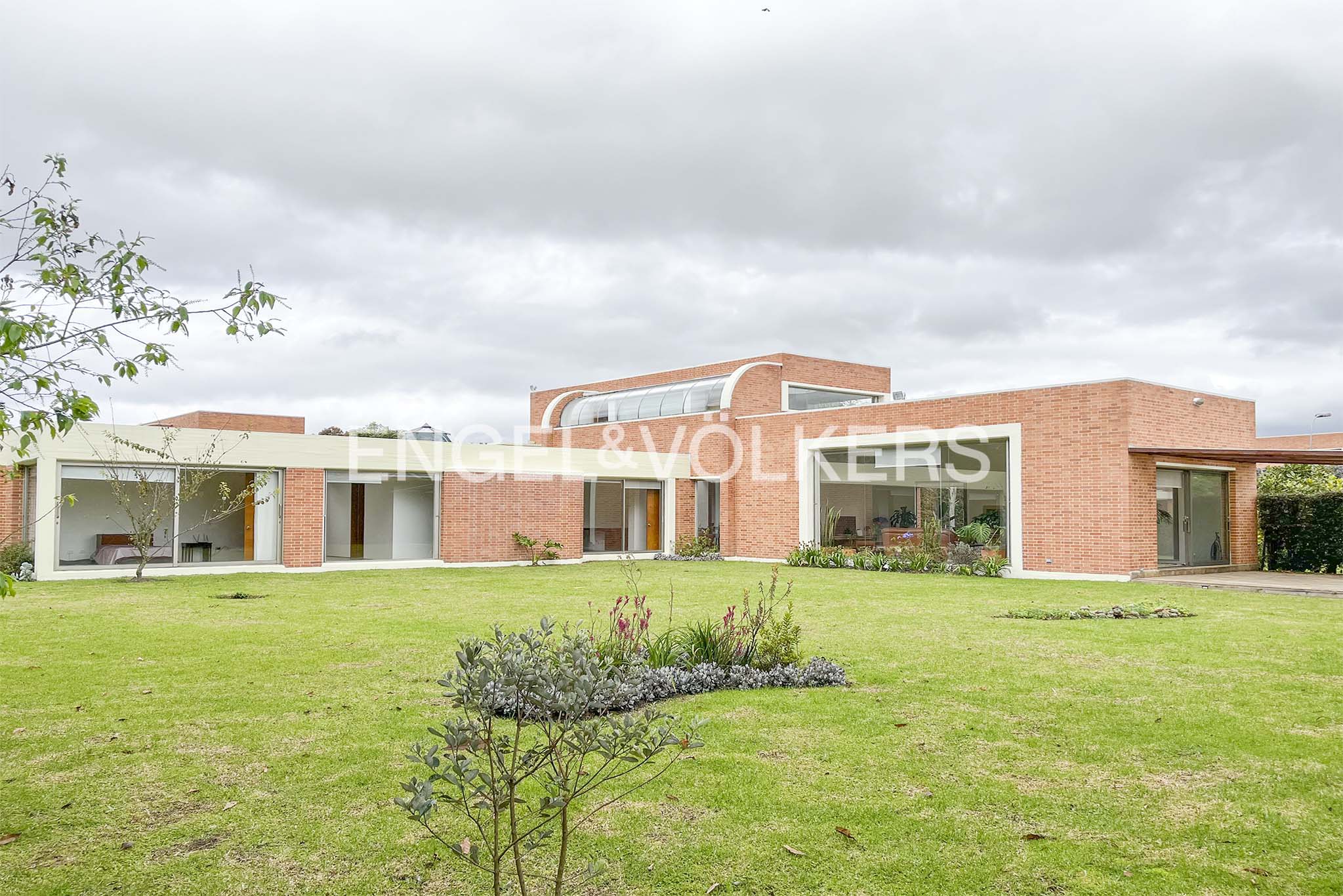 Casa con amplio lote para venta en San Simón, Guaymaral