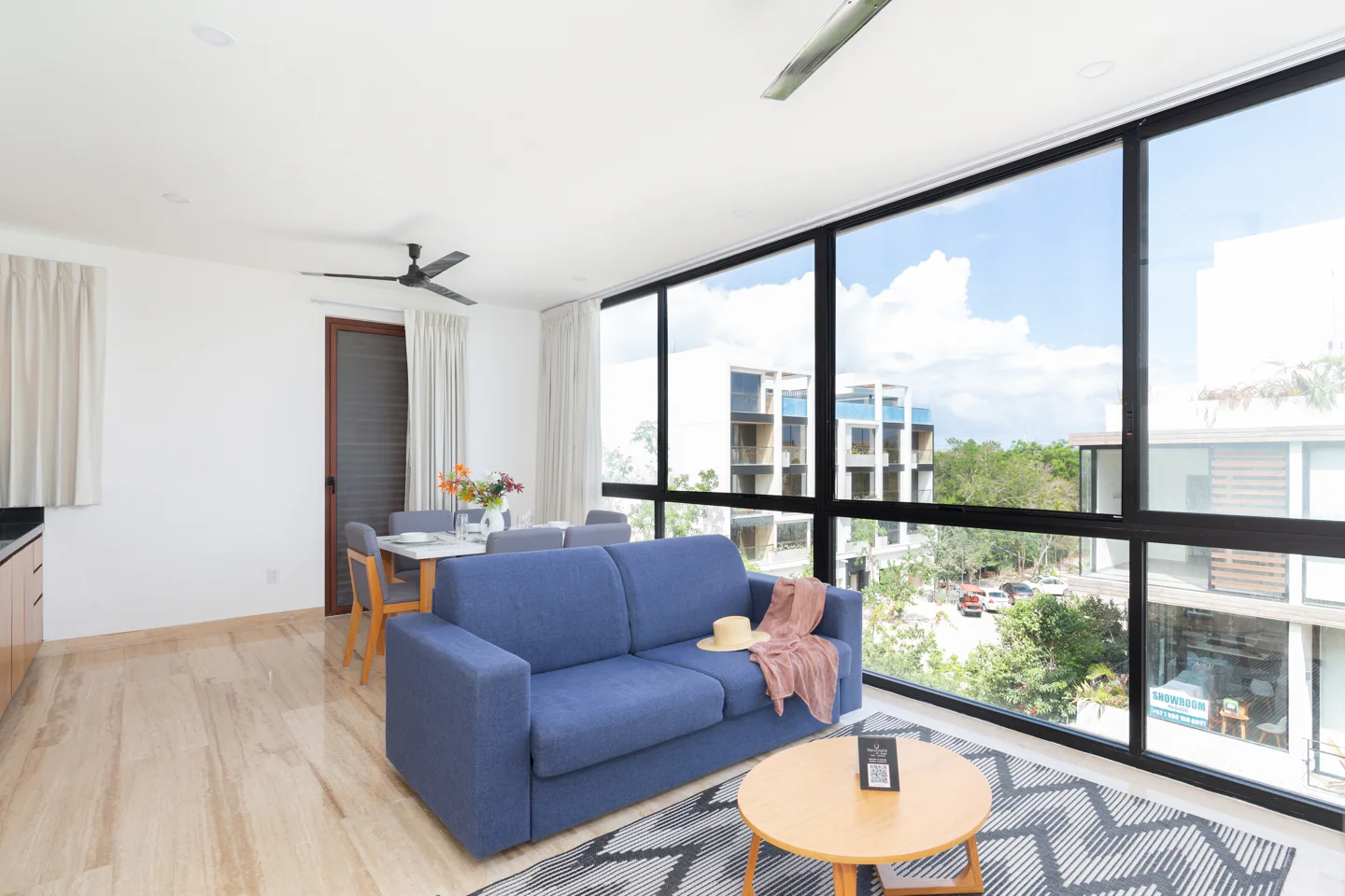 4-Bedroom Penthouse with Rooftop Jacuzzi 2
