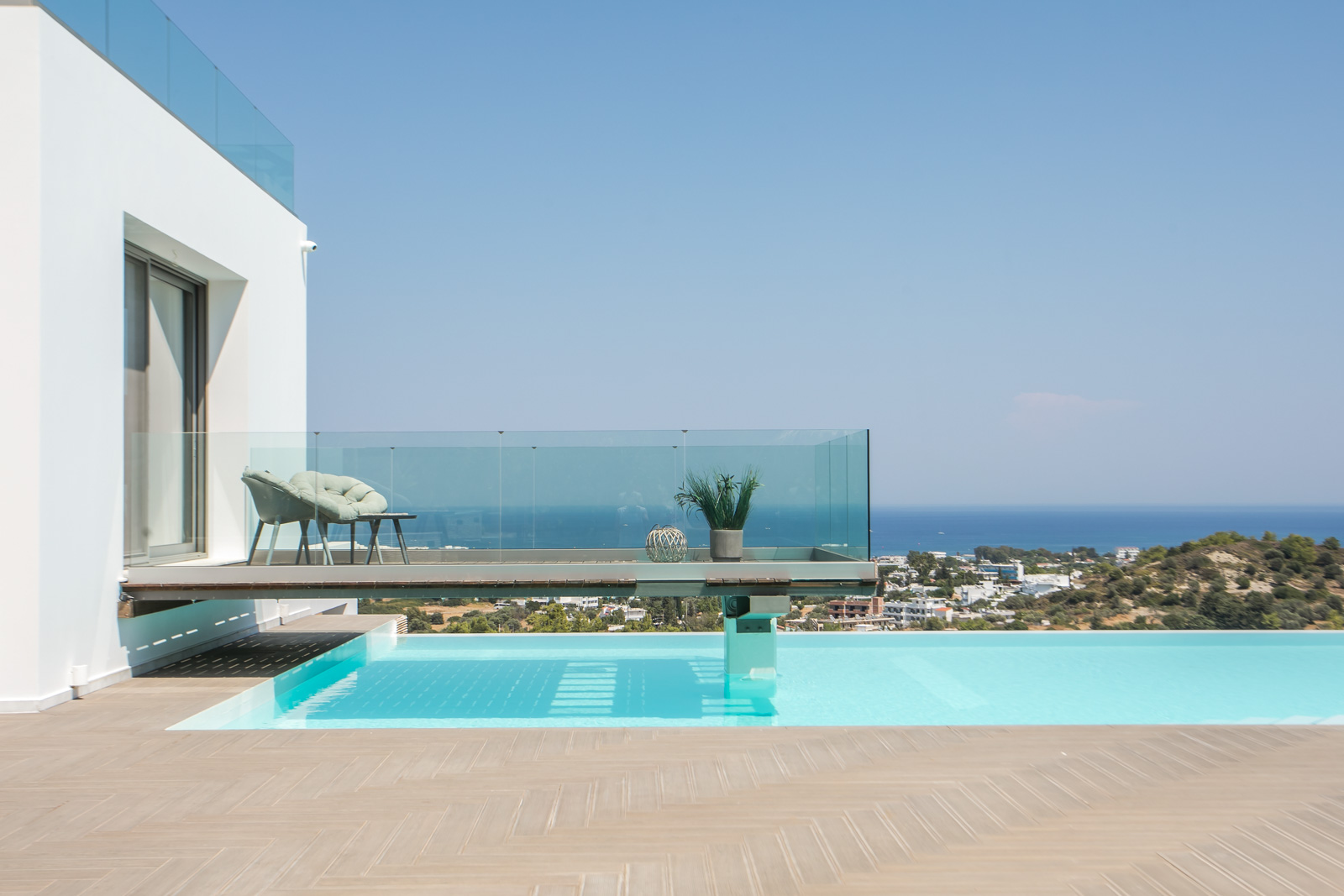 Exklusive moderne Villa mit atemberaubendem Meerblick