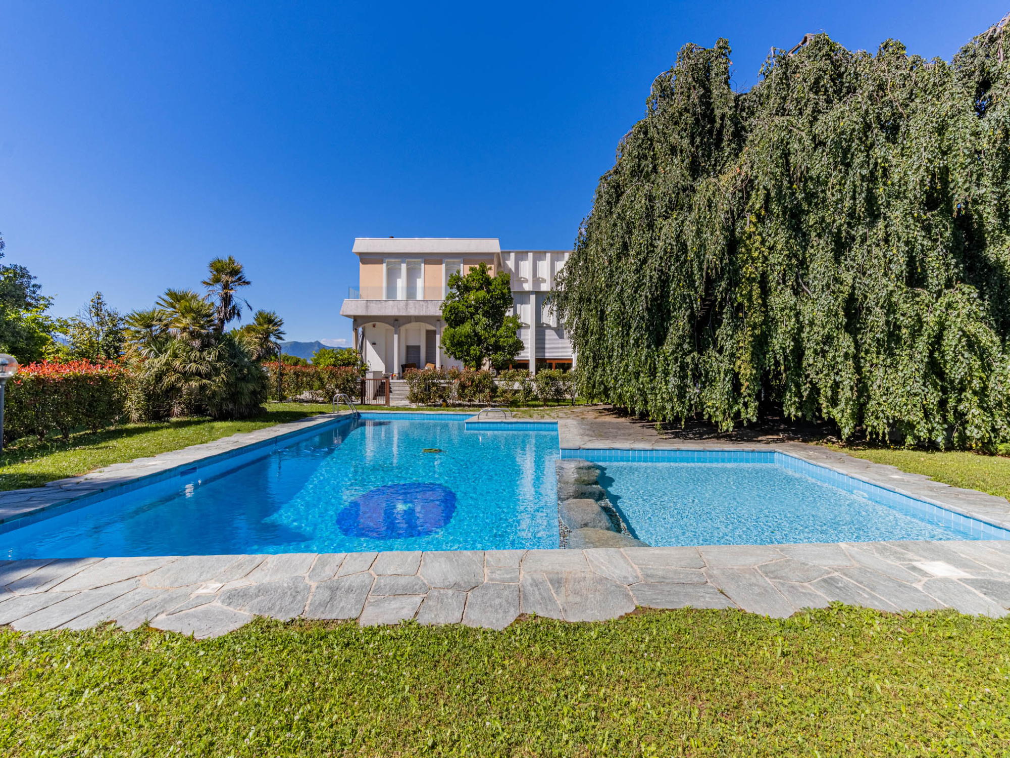 Exclusive residence: elegance, space and sustainability