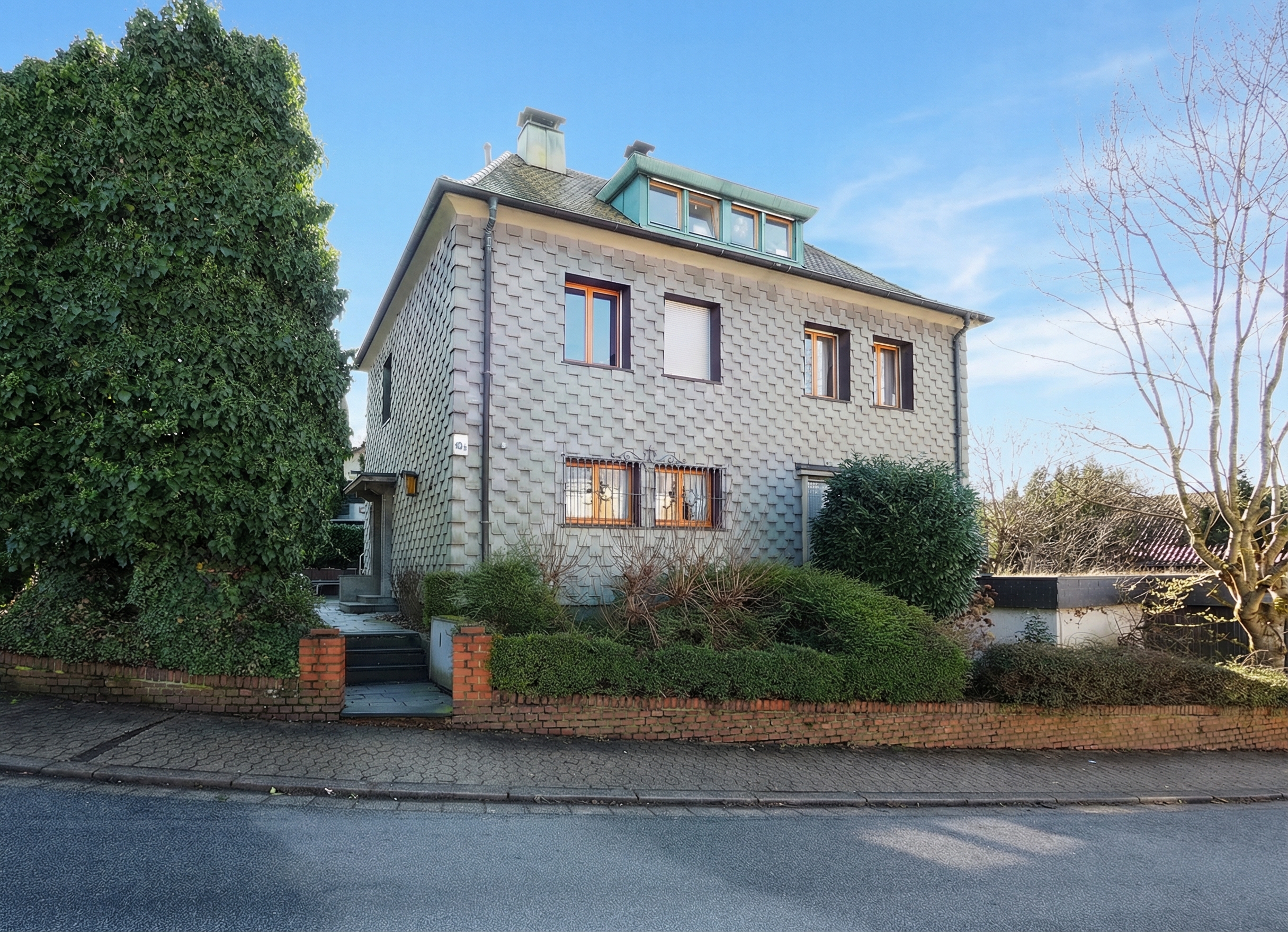 Fünf-Zimmer Maisonette Wohnung in Friedrichsthal! [AI-modified]