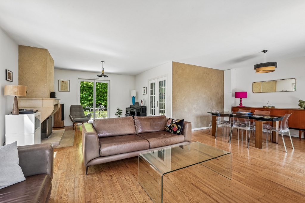 Tassin-la-Demi-Lune – Family home in a secluded green setting, near the golf course