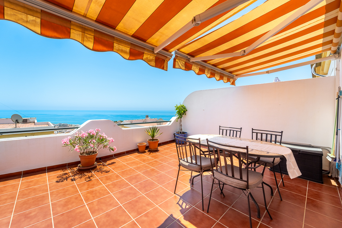 Exceptional duplex penthouse with over 100m² of outdoor space and sea views