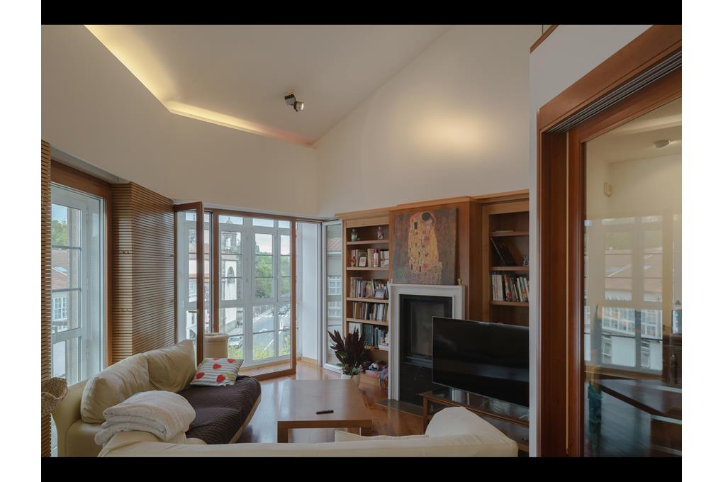 E&V vend en exclusivité un duplex de 4 chambres, avec deux places de parking et une vue privilégiée sur l’Alameda