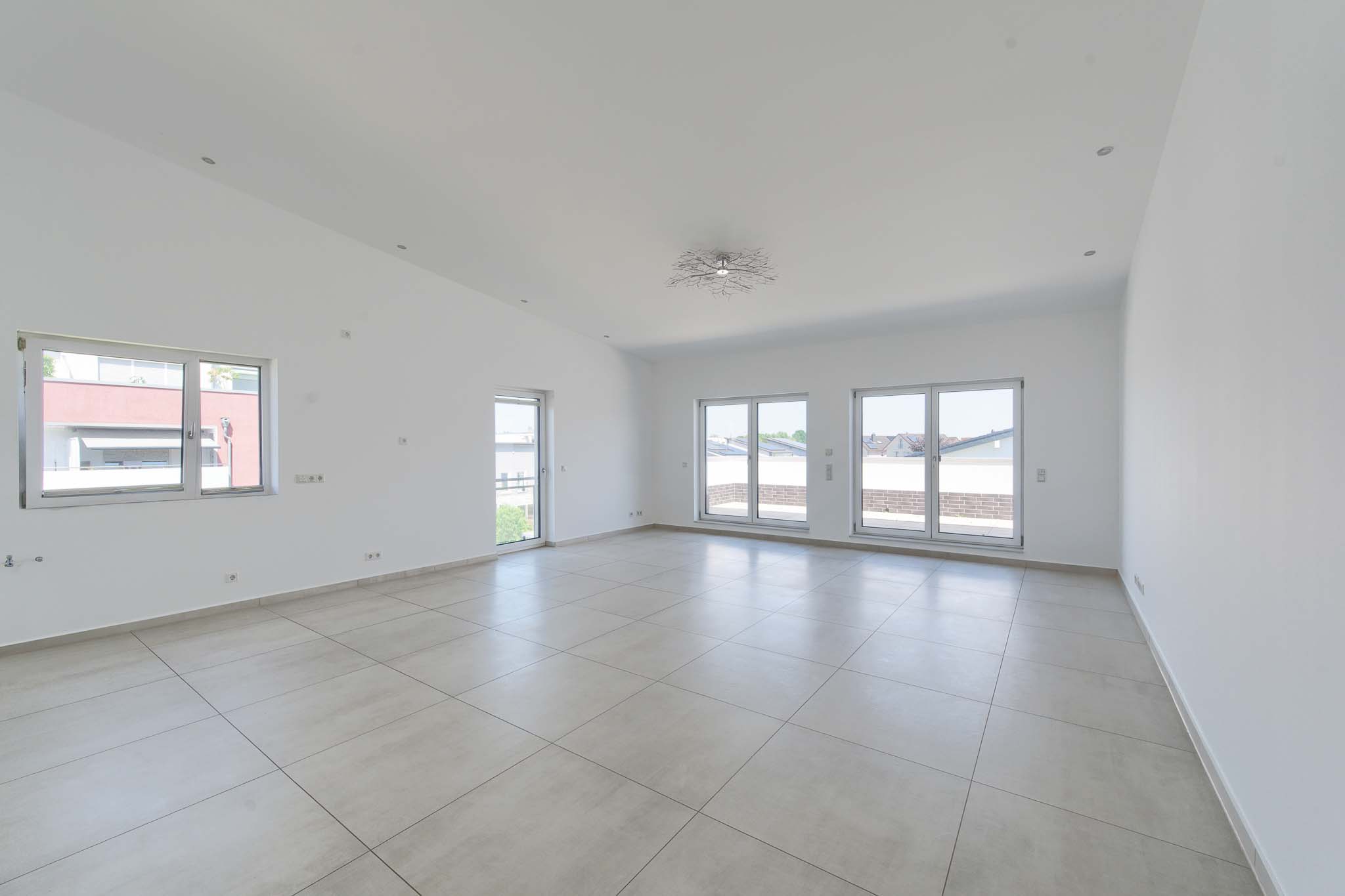 Stilvolle Maisonettewohnung mit Dachterrasse und Balkon