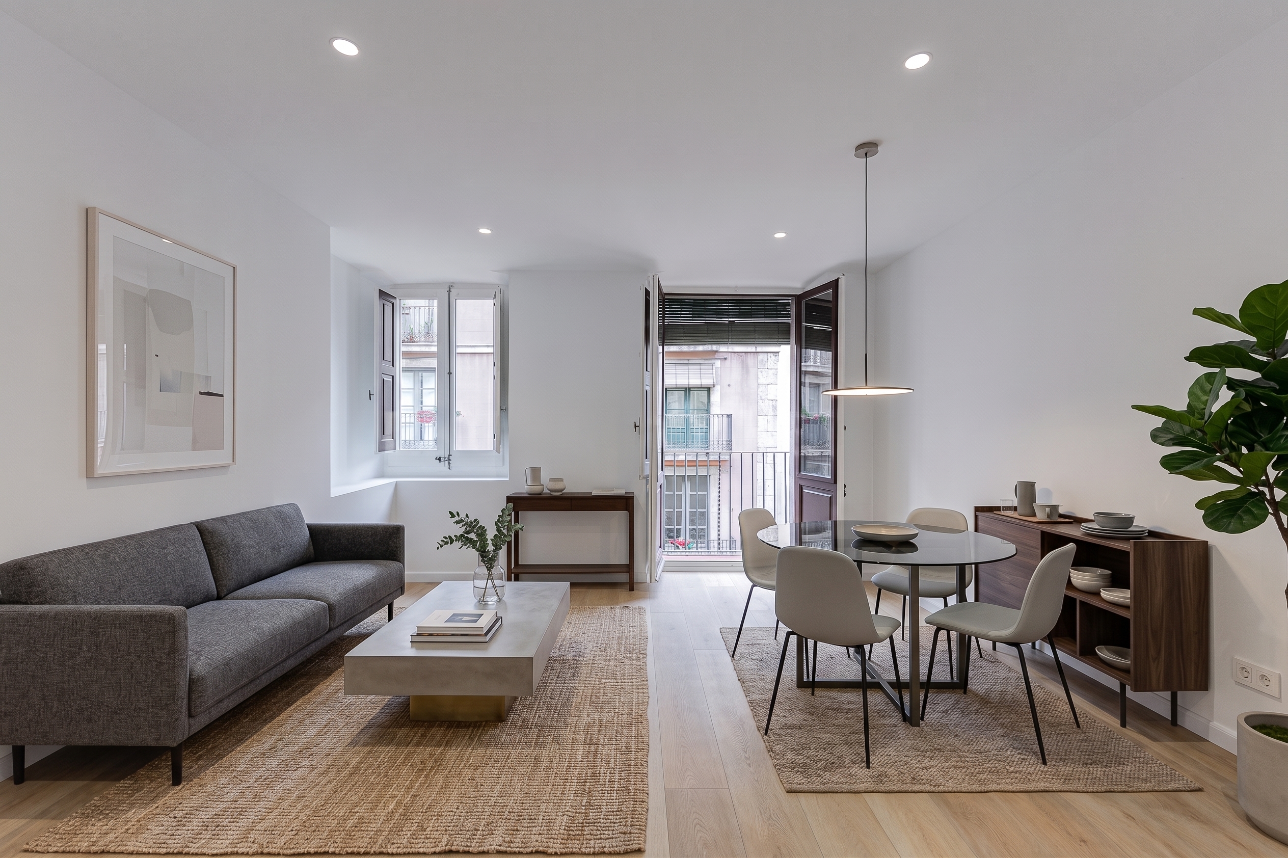 Bright new-build apartment next to Las Ramblas in Barcelona [KI-modifiziert]