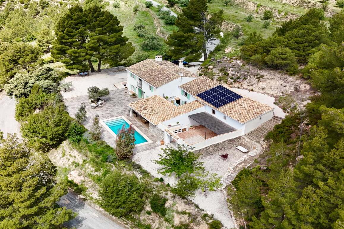 Una finca mediterránea exclusiva donde la naturaleza, la elegancia y la libertad se encuentran