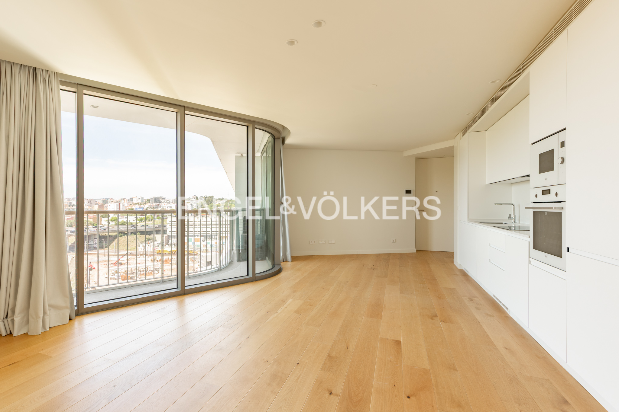 Elegant Studio Apartment in the Iconic Infinity Building