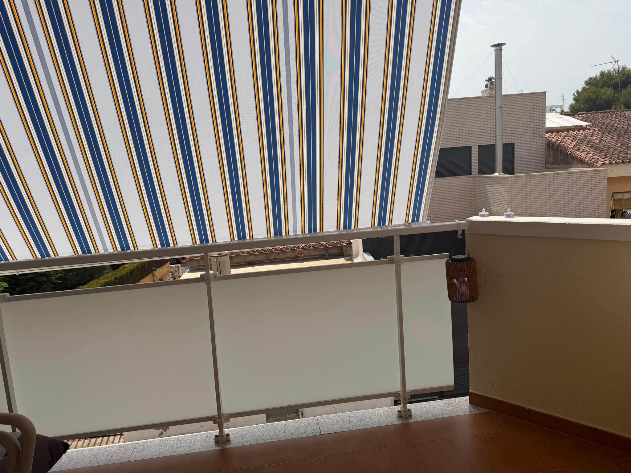 **ALQUILER SOLO AGOSTO** apartamento de 3 dormitorios con piscina y vistas a la montaña en Playa de Chilches, un refugio mediterráneo exclusivo a 40 minutos de Valencia.